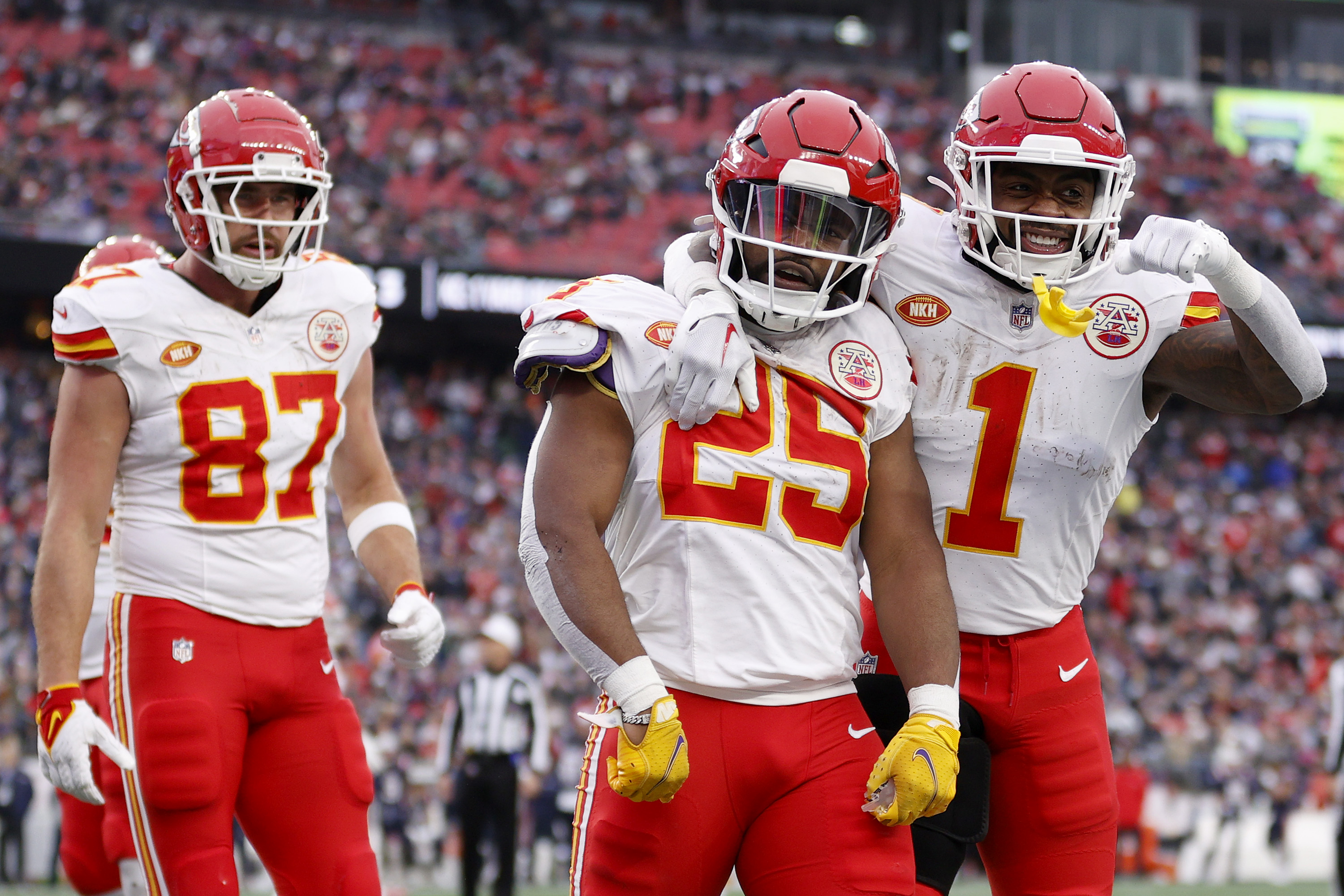 Chiefs Re-sign Two-Time Super Bowl Champion Clyde Edwards-Helaire to Practice Squad