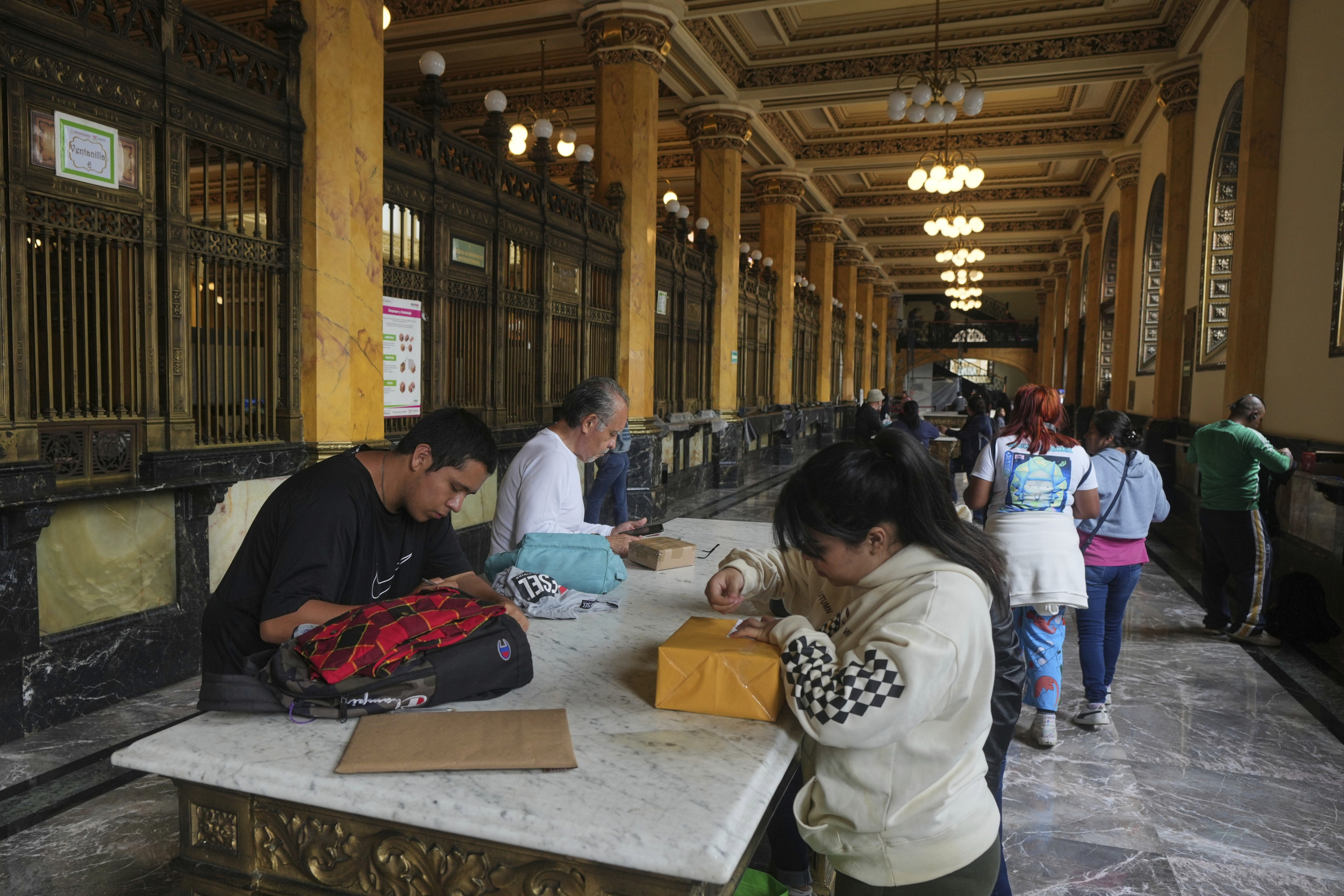 https://d.newsweek.com/en/full/2710833/mexico-post-office.jpg