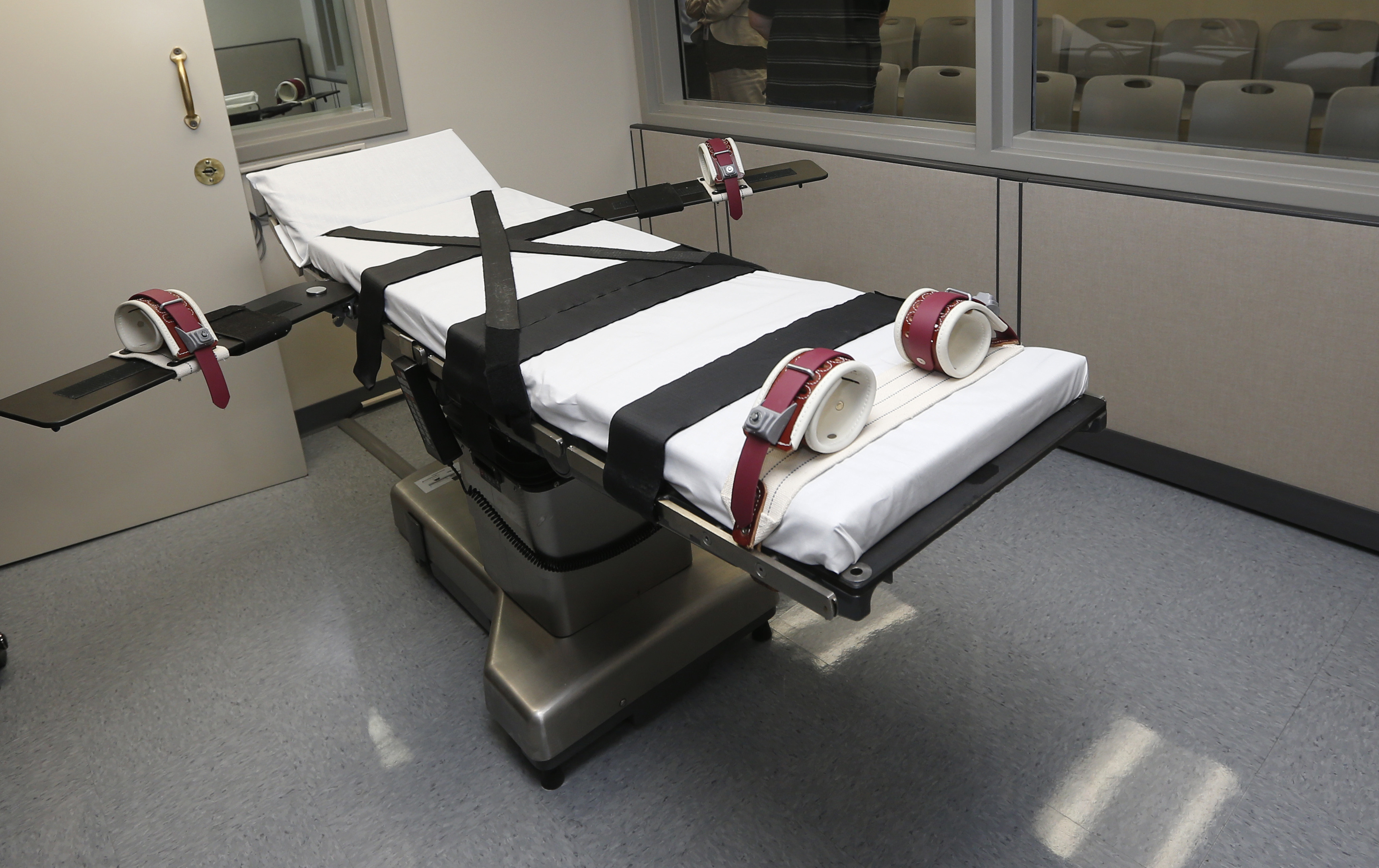 https://d.newsweek.com/en/full/2711683/execution.jpg