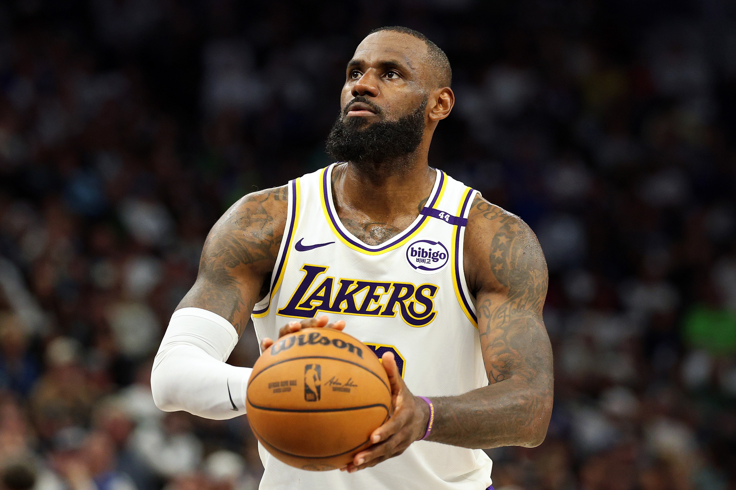 LeBron James Predicts Eagles, Chiefs Super Bowl, Names Browns Sleeper