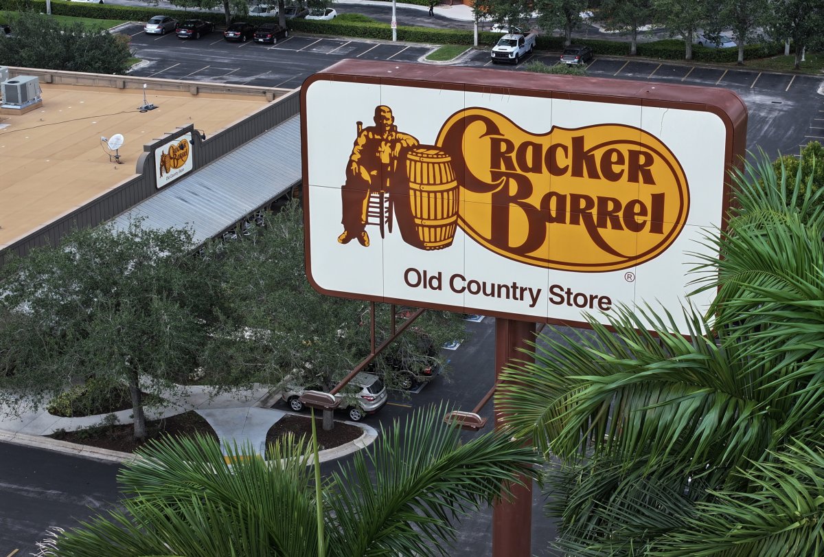 A Cracker Barrel sign
