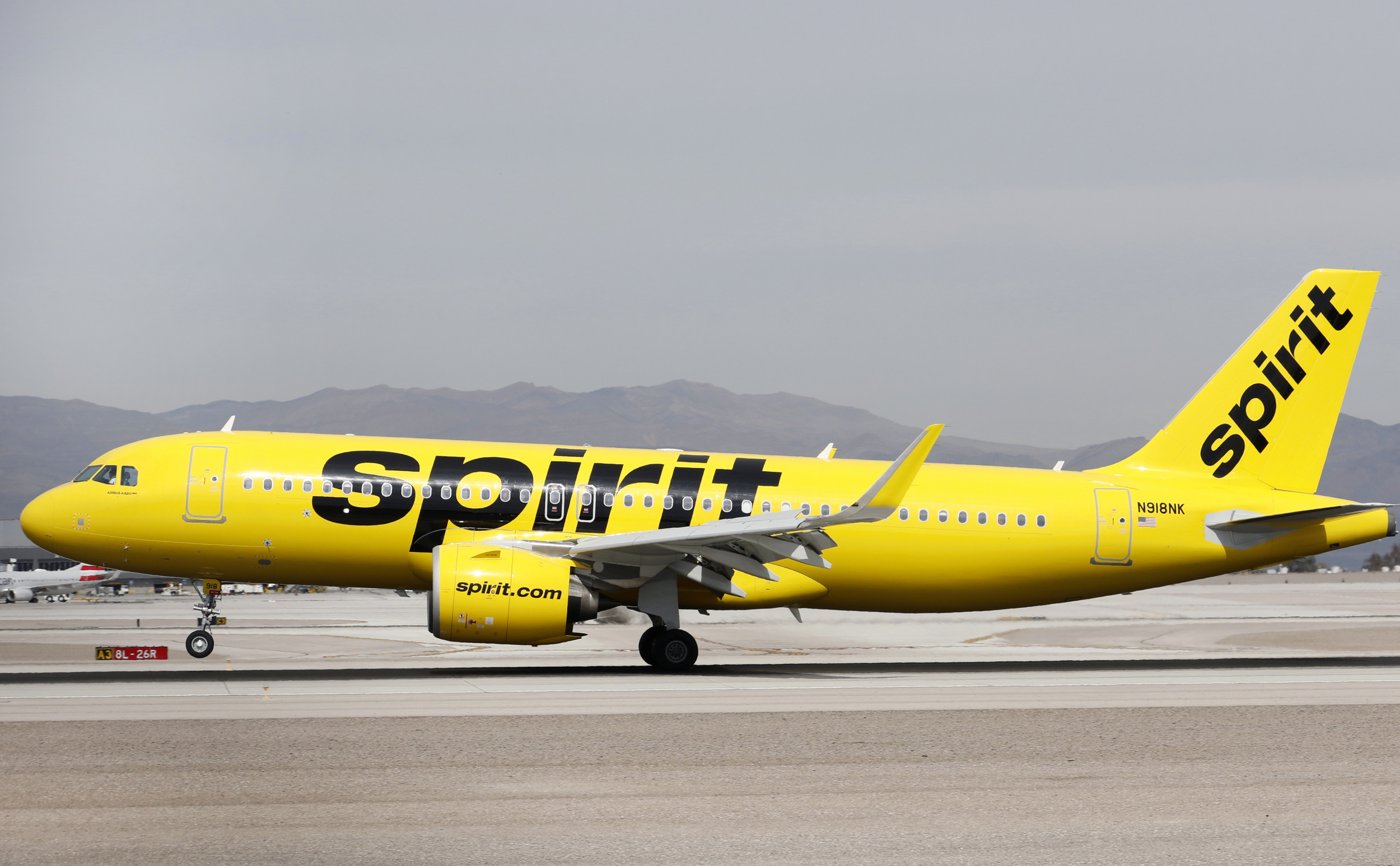 https://d.newsweek.com/en/full/2712750/spirit-airlines.jpg
