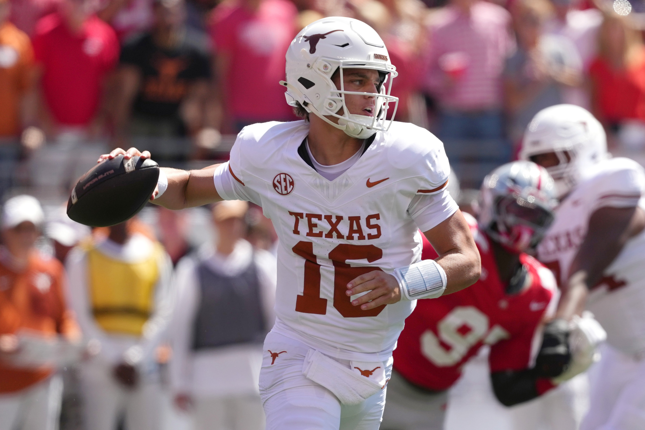 Former NFL QB Sounds Injury Alarm About Texas Arch Manning