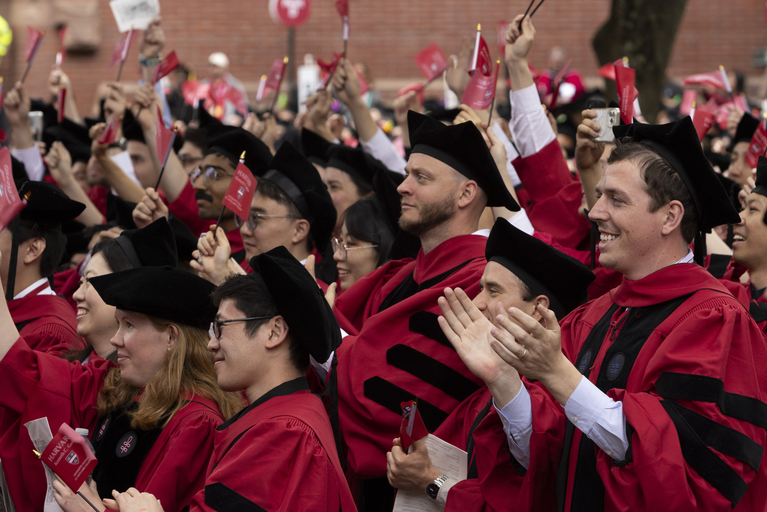 https://d.newsweek.com/en/full/2714314/college-graduation.jpg