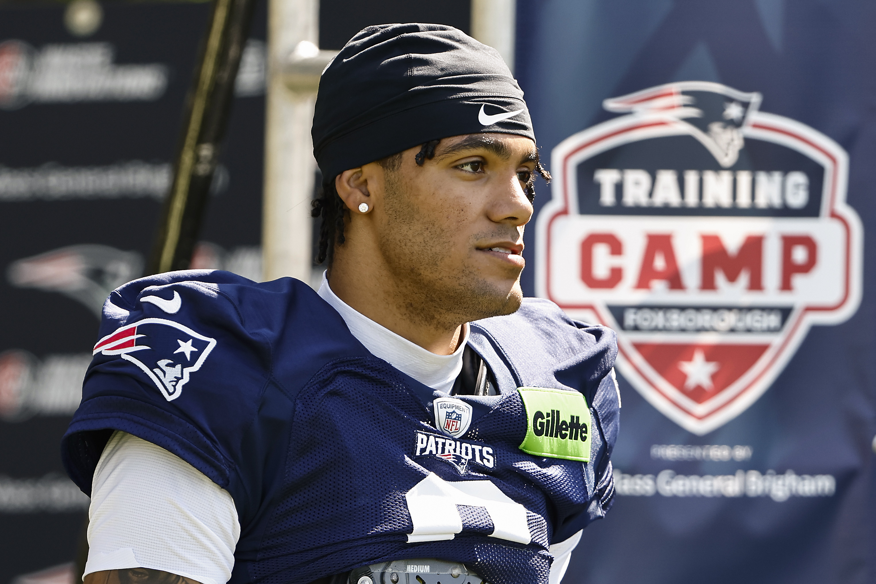 Patriots Coach Vrabel Signals Uncertainty Over Christian Gonzalez Week 1 Availability
