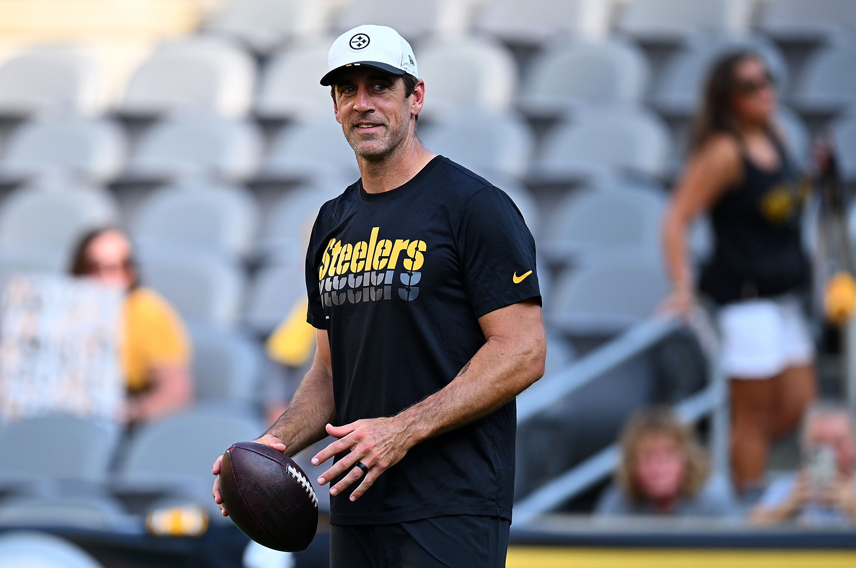 Jets Players Take No-So-Subtle Shots at Ex-Quarterback Aaron Rodgers