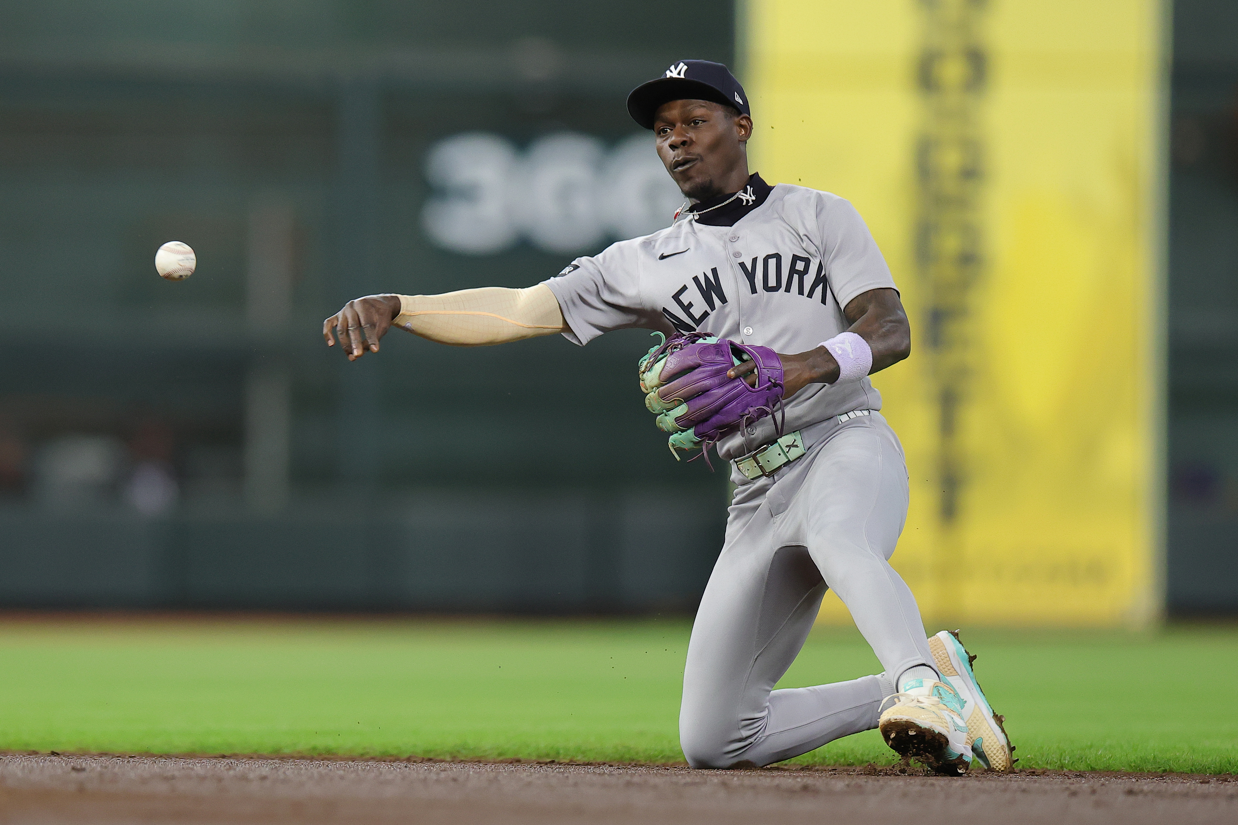 Yankees' Jazz Chisholm Jr. Cleared for Blue Jays Game After Knee Injury