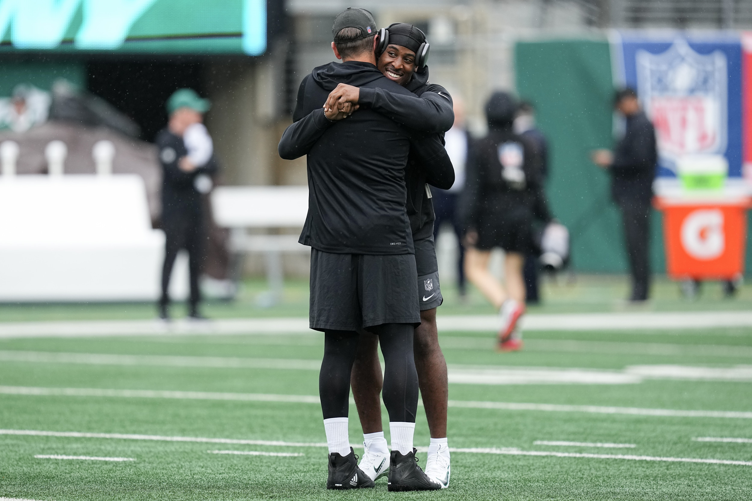 Aaron Rodgers, Ex-Jets Teammates Showed No Hard Feelings in Week 1