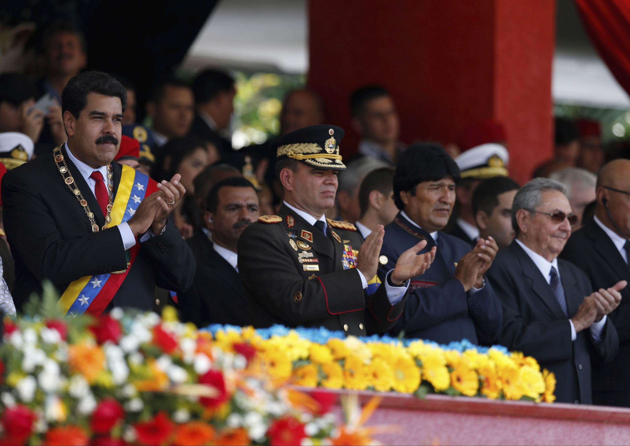 https://d.newsweek.com/en/full/2718018/venezuela-pres-defense-minister.jpg