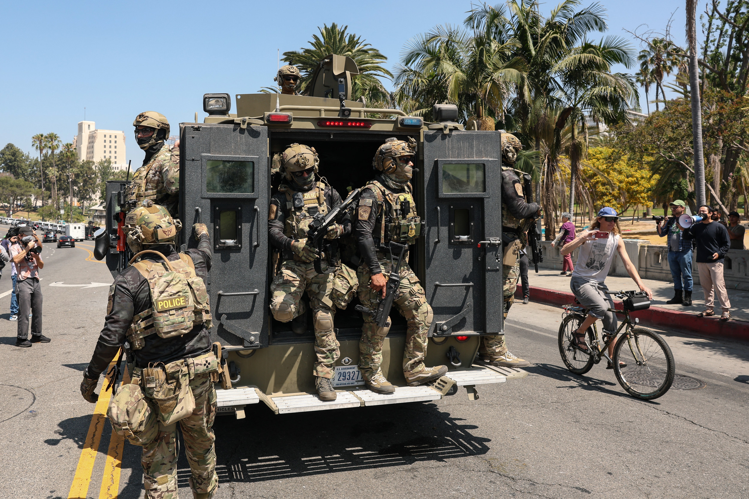 Federal agents in LA on patrol