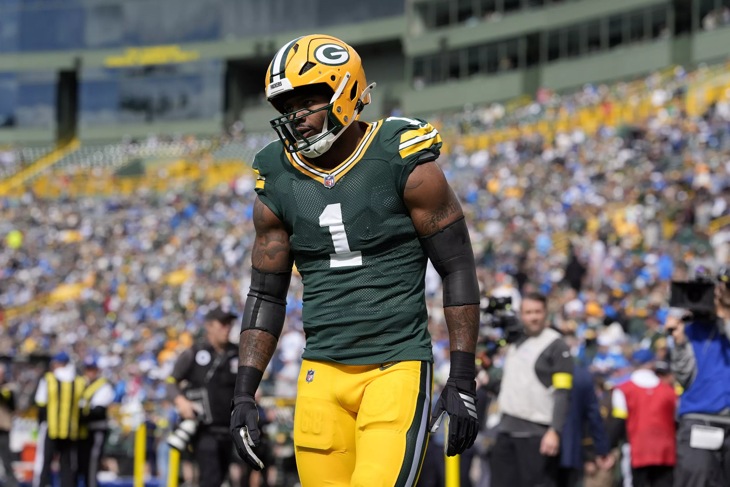 Packers' Micah Parsons Sends Clear Warning to Jayden Daniels - Newsweek