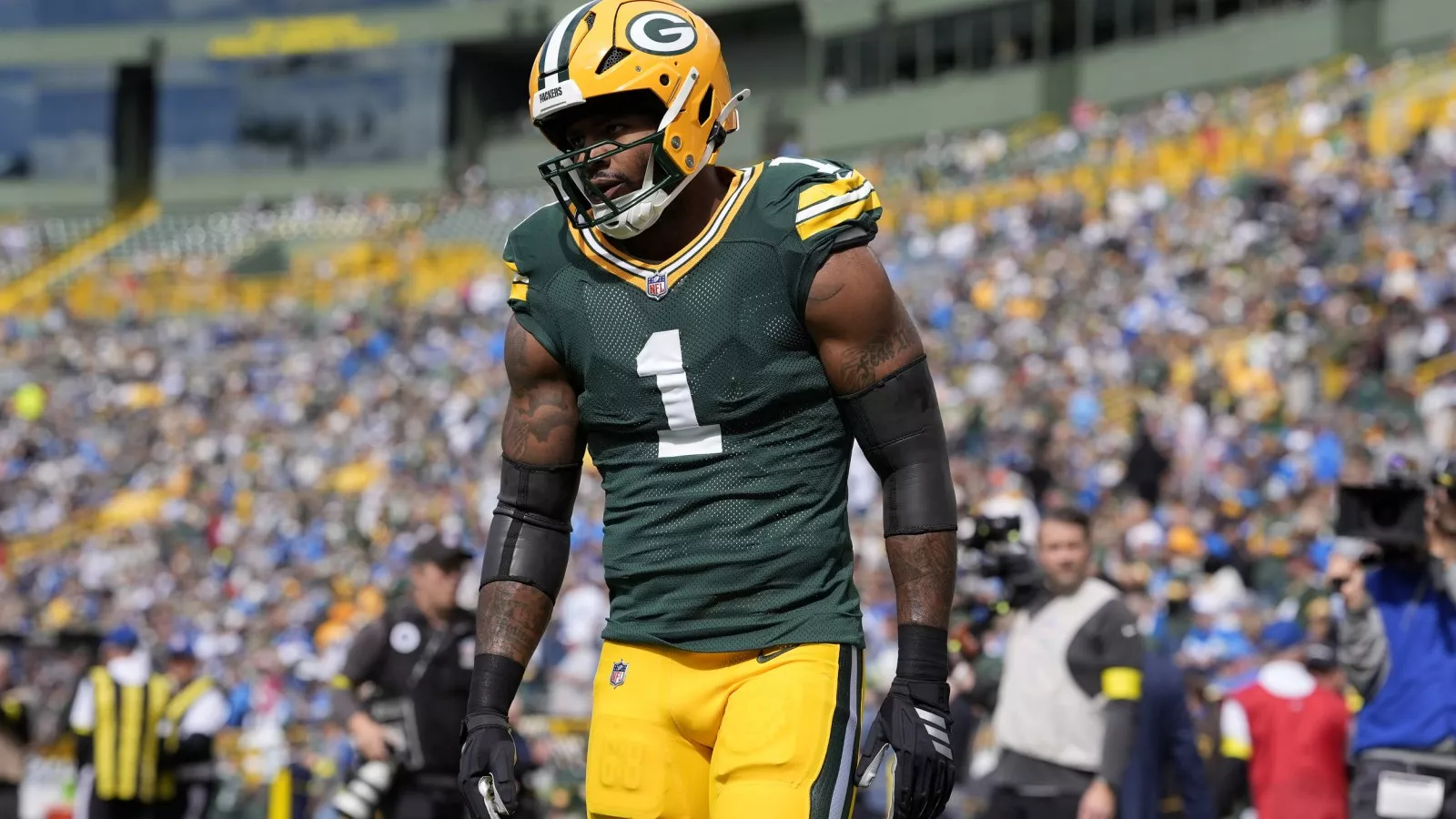 Packers' Micah Parsons Sends Clear Warning to Jayden Daniels - Newsweek