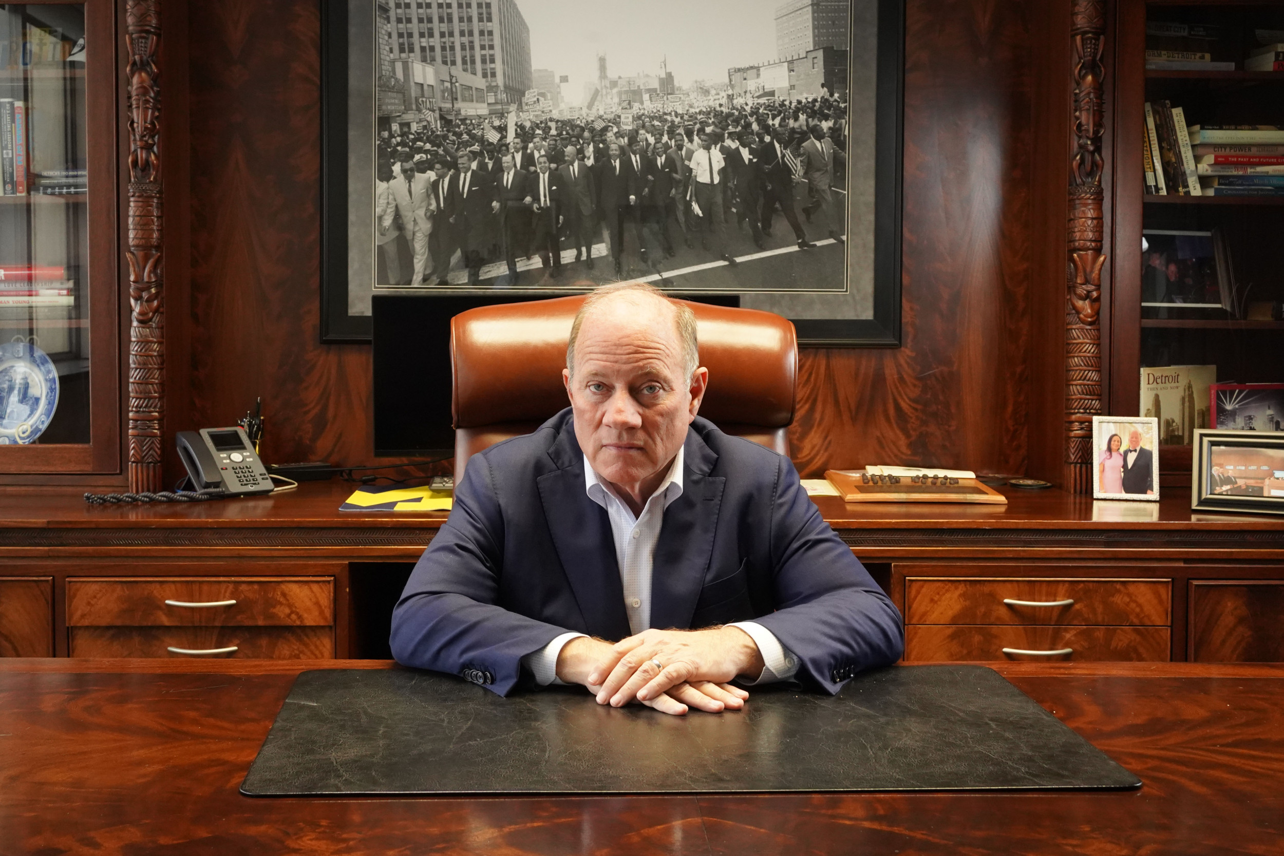 https://d.newsweek.com/en/full/2719217/mike-duggan.jpg