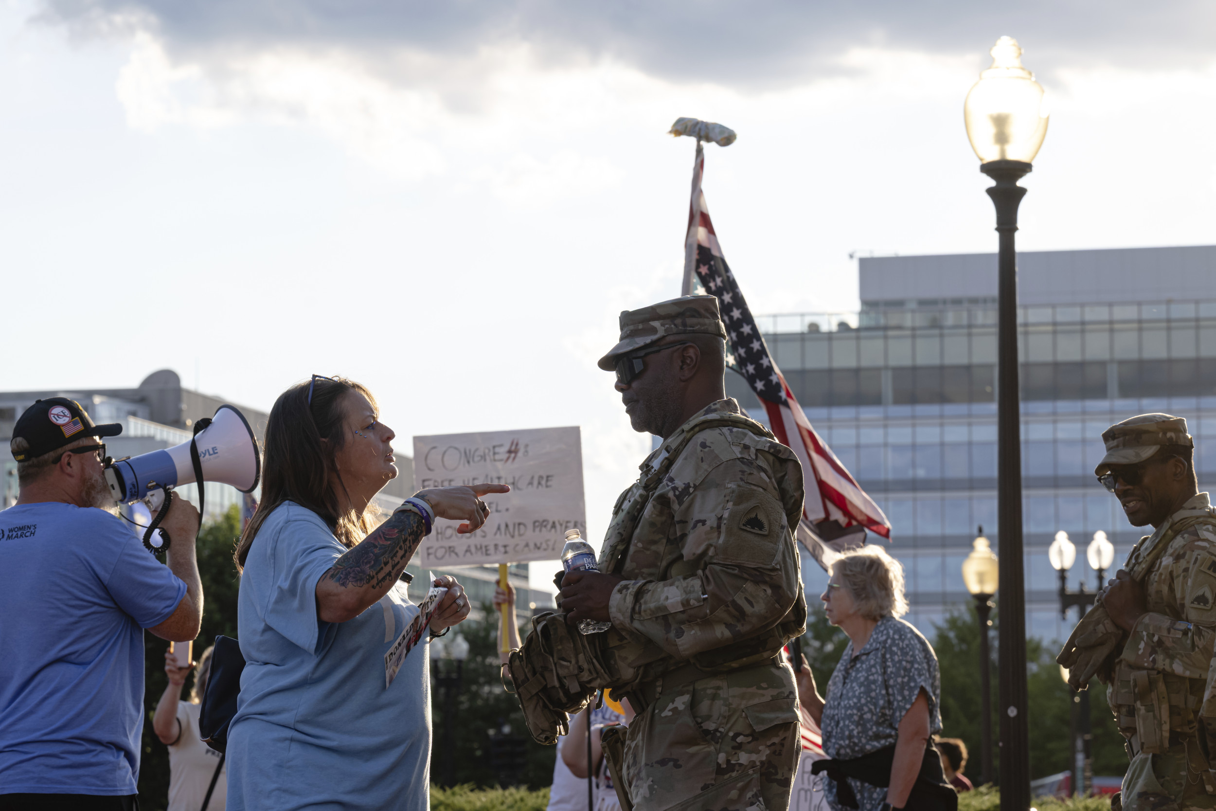 https://d.newsweek.com/en/full/2719565/protester-confronts-dc-national-guard.jpg
