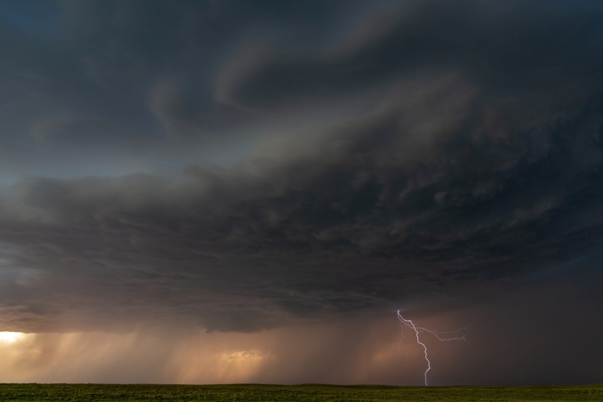 Storm Avoidant Urgent Storm Warning Advises People to 'Stay Away From Windows' - Newsweek