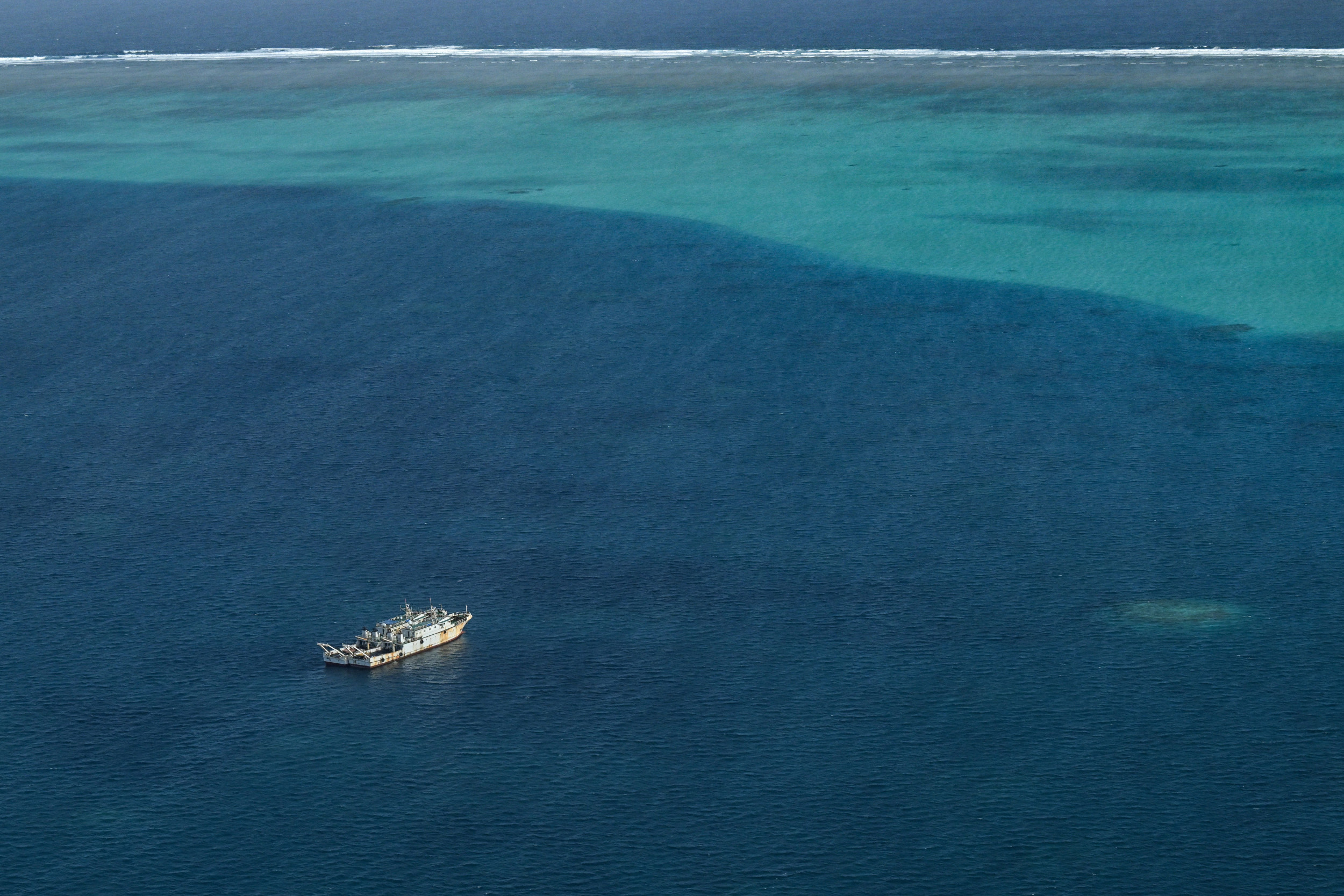 https://d.newsweek.com/en/full/2720197/chinese-ships-scarborough-shoal.jpg