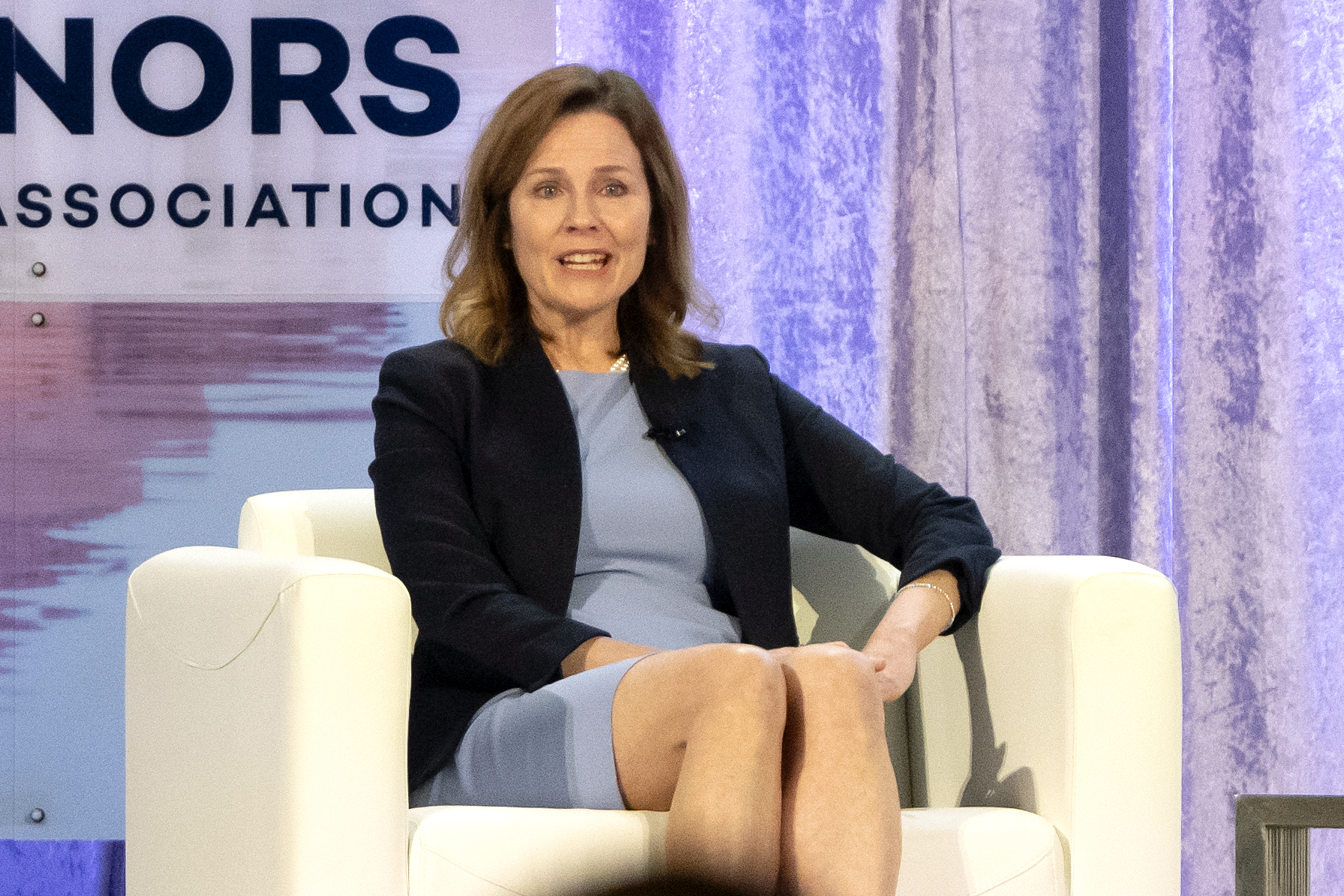 https://d.newsweek.com/en/full/2720518/supreme-court-justice-amy-coney-barrett.jpg