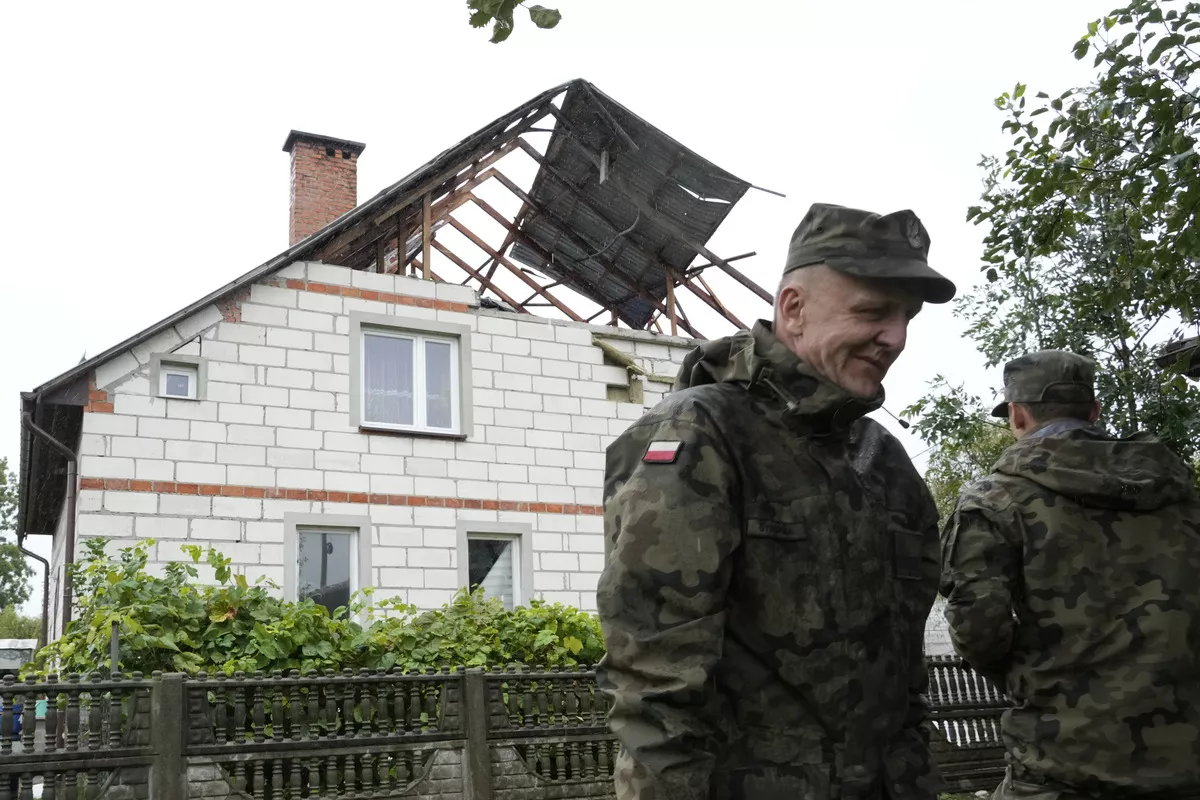 https://d.newsweek.com/en/full/2720798/poland-russia-drone.webp