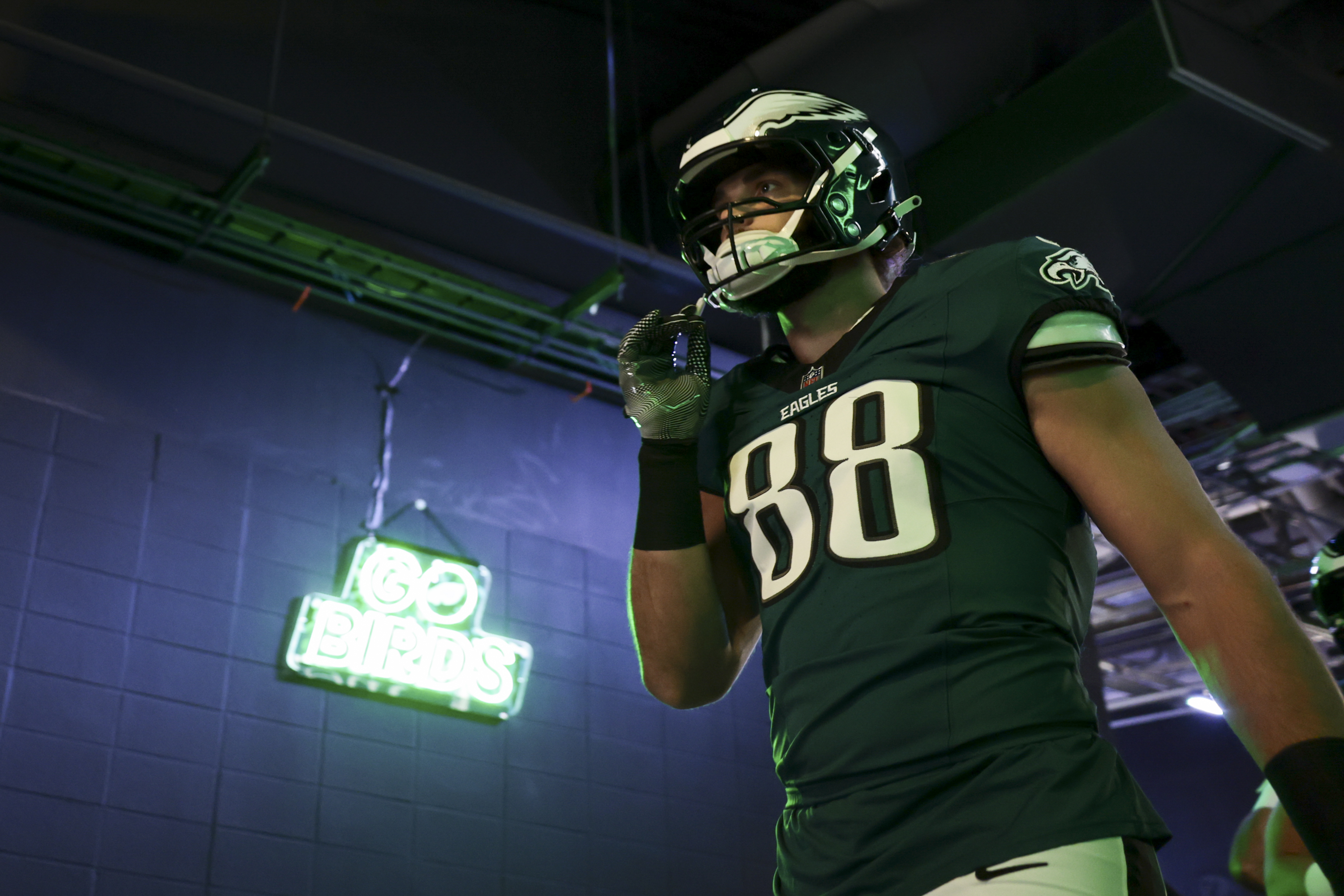 Eagles Star Misses Second Straight Day Of Practice Due to Knee Injury