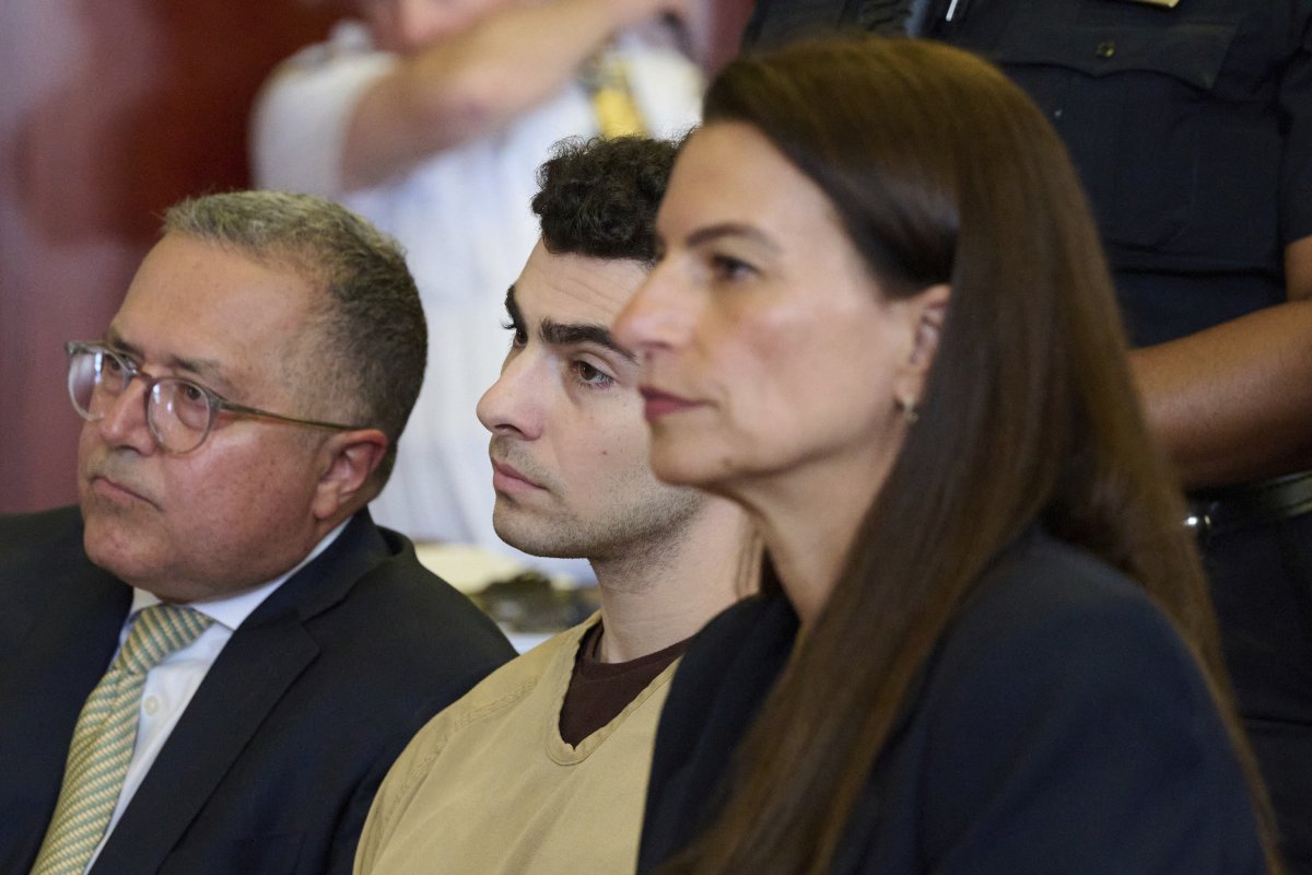 Luigi Mangione’s Lawyer Reacts After ‘Great Day’ in New York Trial