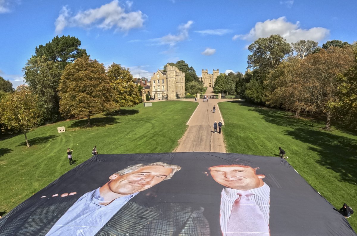 Image Shows Trump Greeted by Giant Epstein Picture on Windsor Castle
