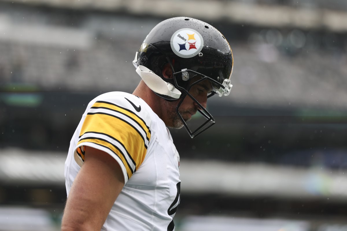 Former NFL Coach Doesn't Hold Back on Steelers QB Aaron Rodgers - Newsweek