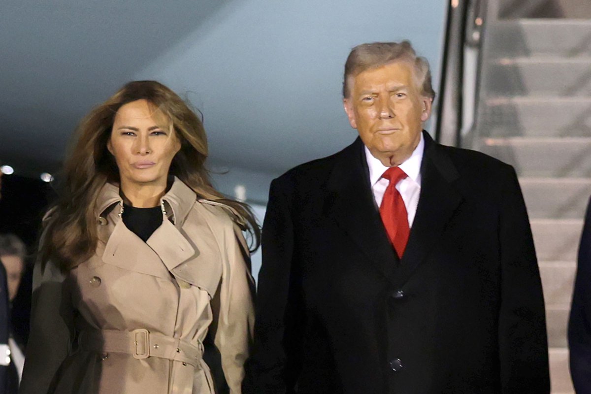 Donald Trump deixa um da Força Aérea