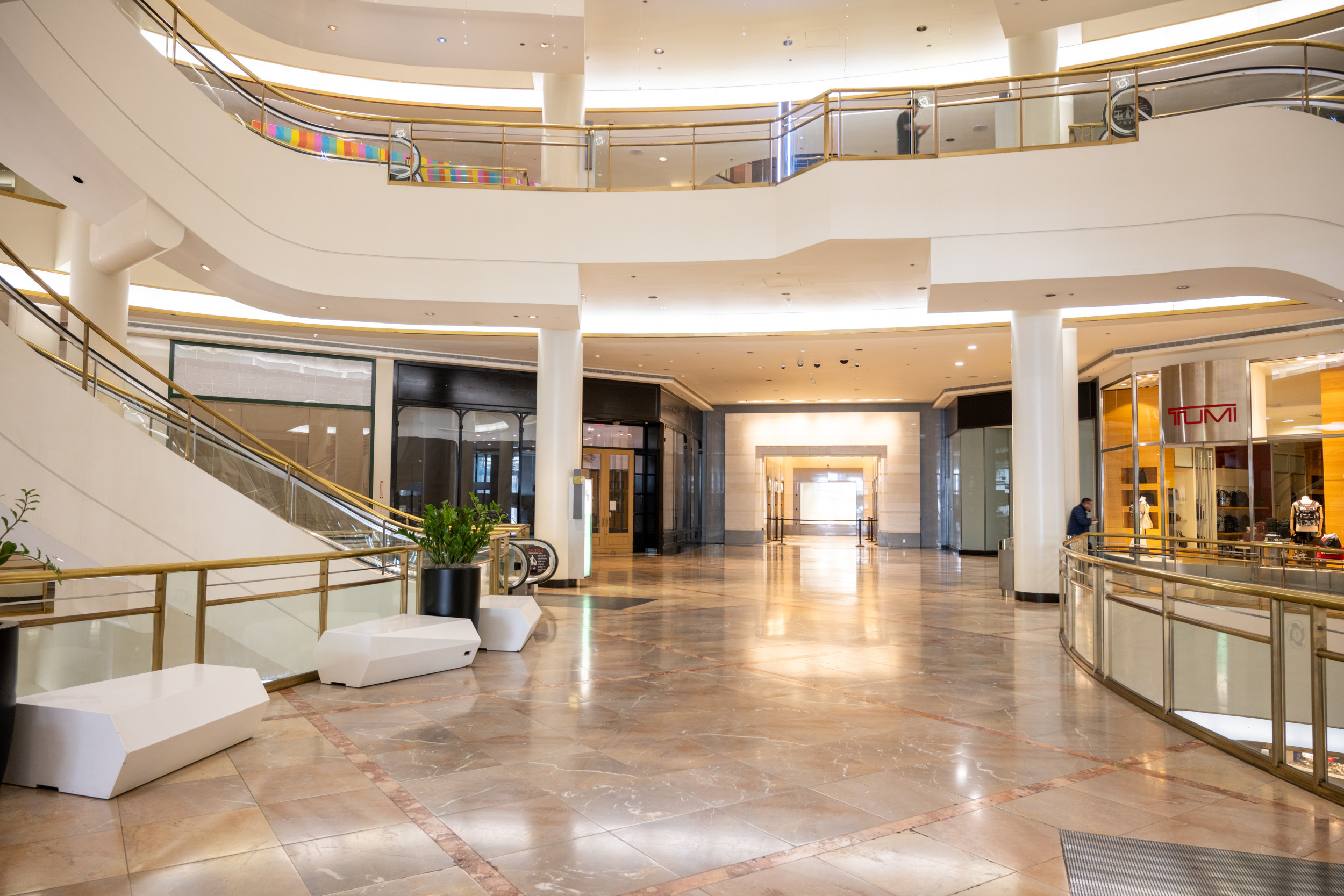 San Franciscos Biggest Mall Is 93% Empty as Valuation Plummets: Report