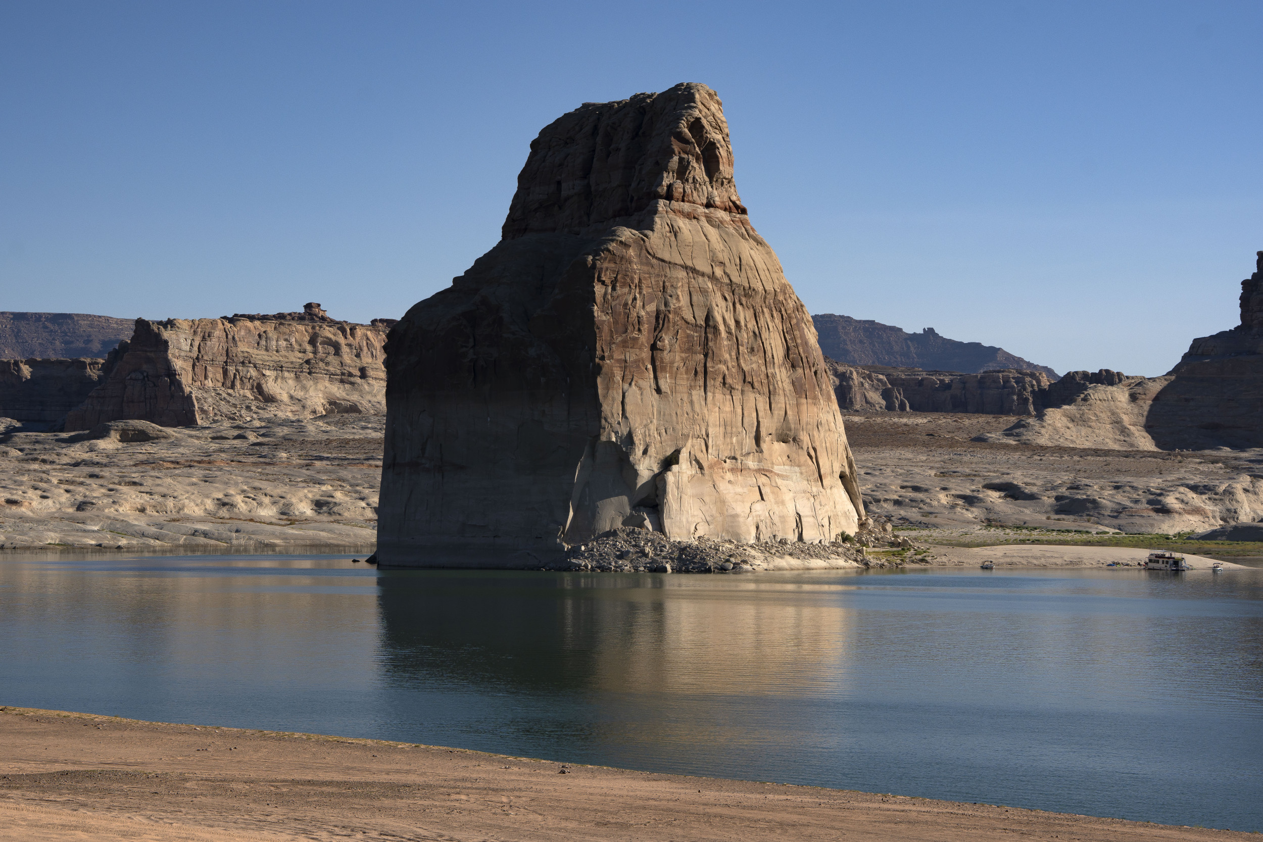 Calls for 'Immediate Action' Over Lake Powell, Lake Mead Water Use