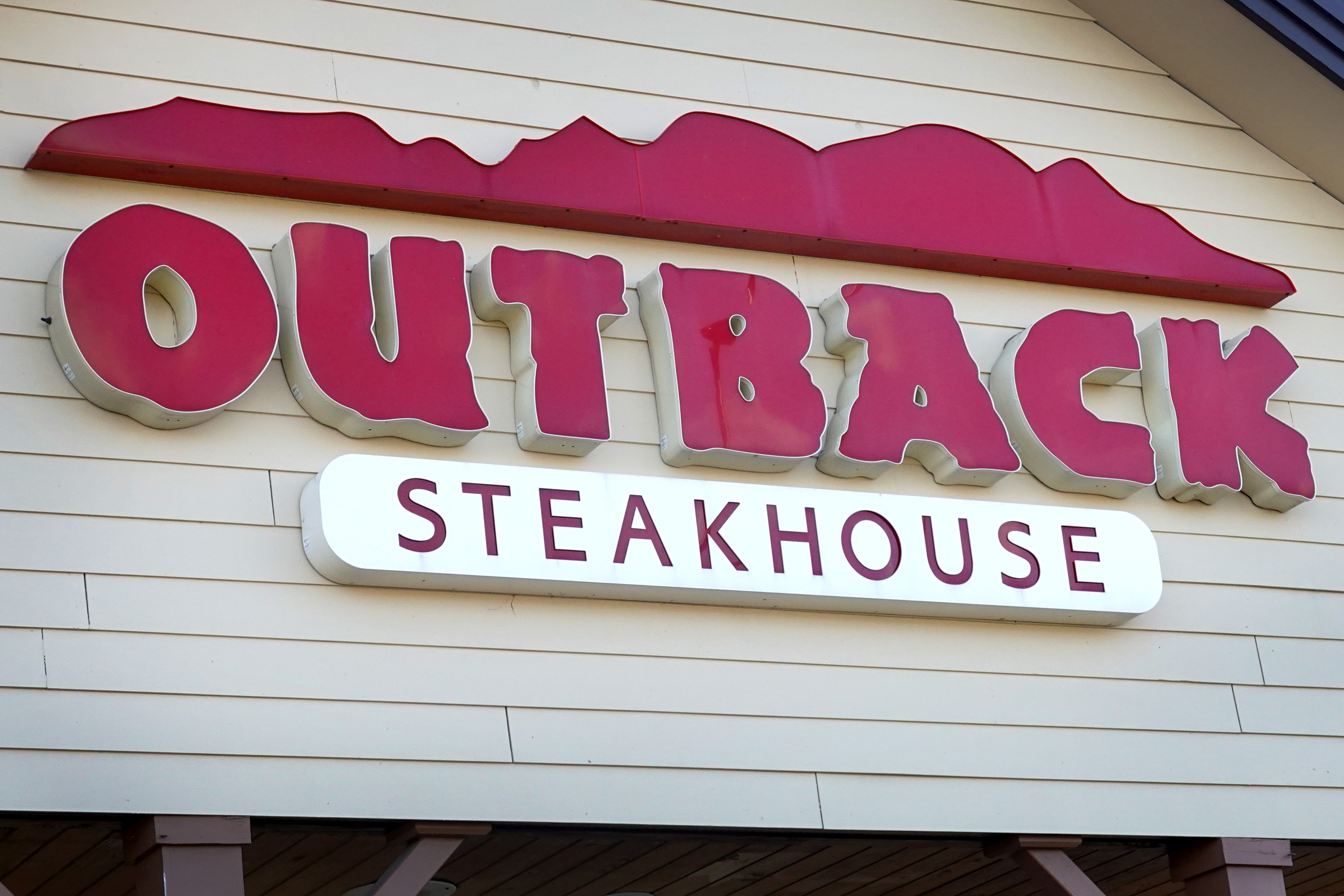 newsweek.com - Suzanne Blake - Outback Steakhouse announces major menu change