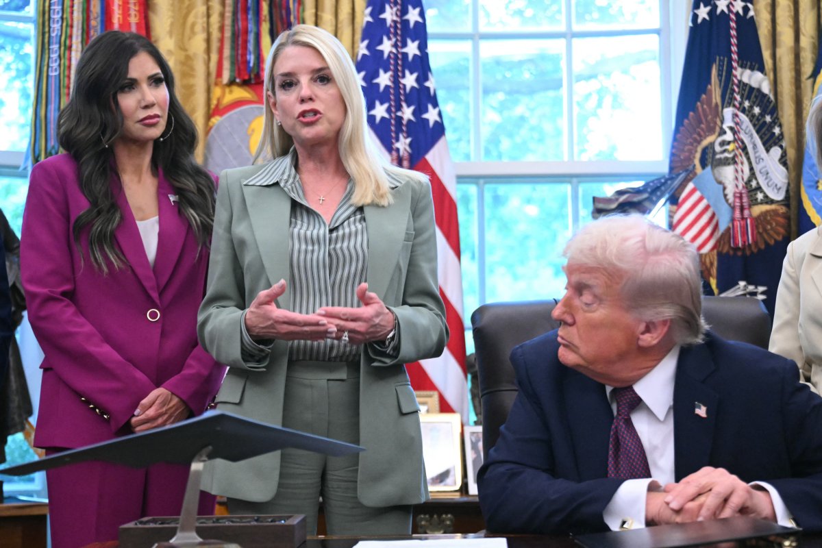 帕姆·邦迪(Pam Bondi),特朗普