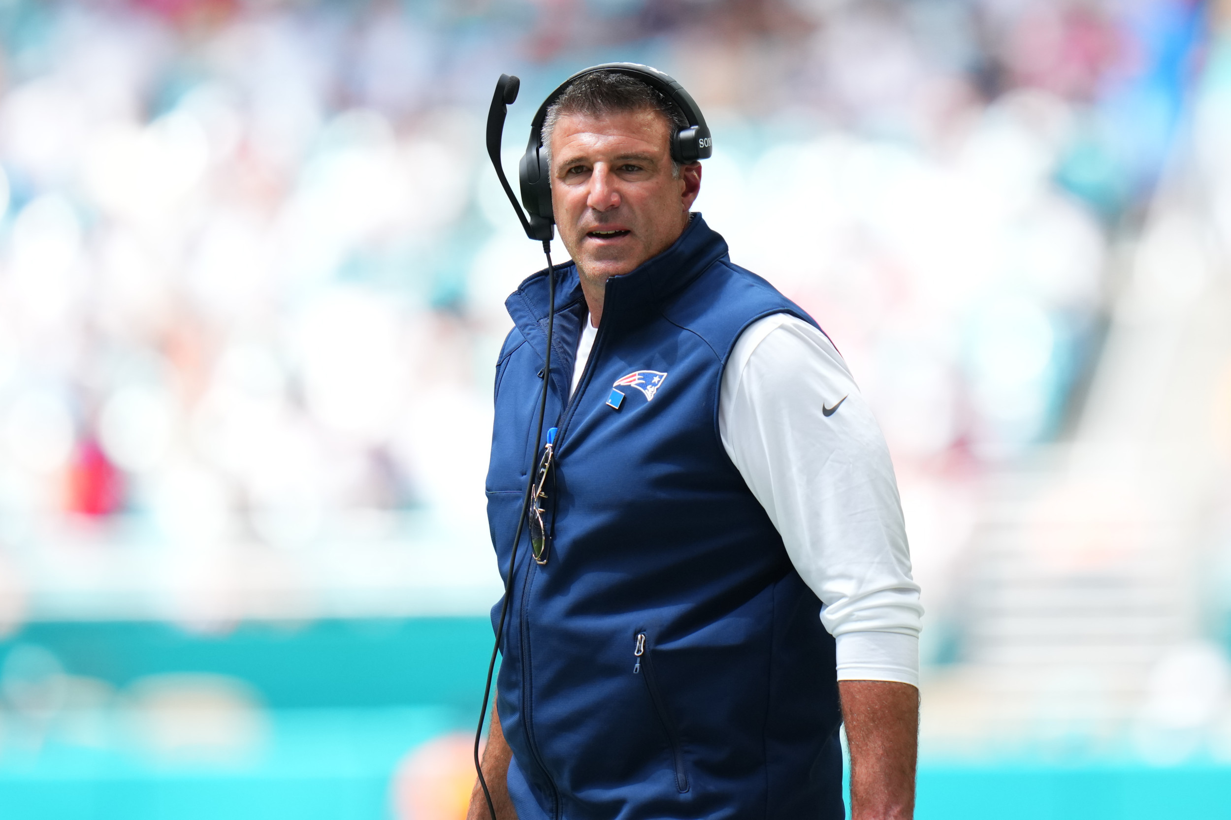 Mike Vrabel Sends Urgent Message to Patriots Before Facing Steelers