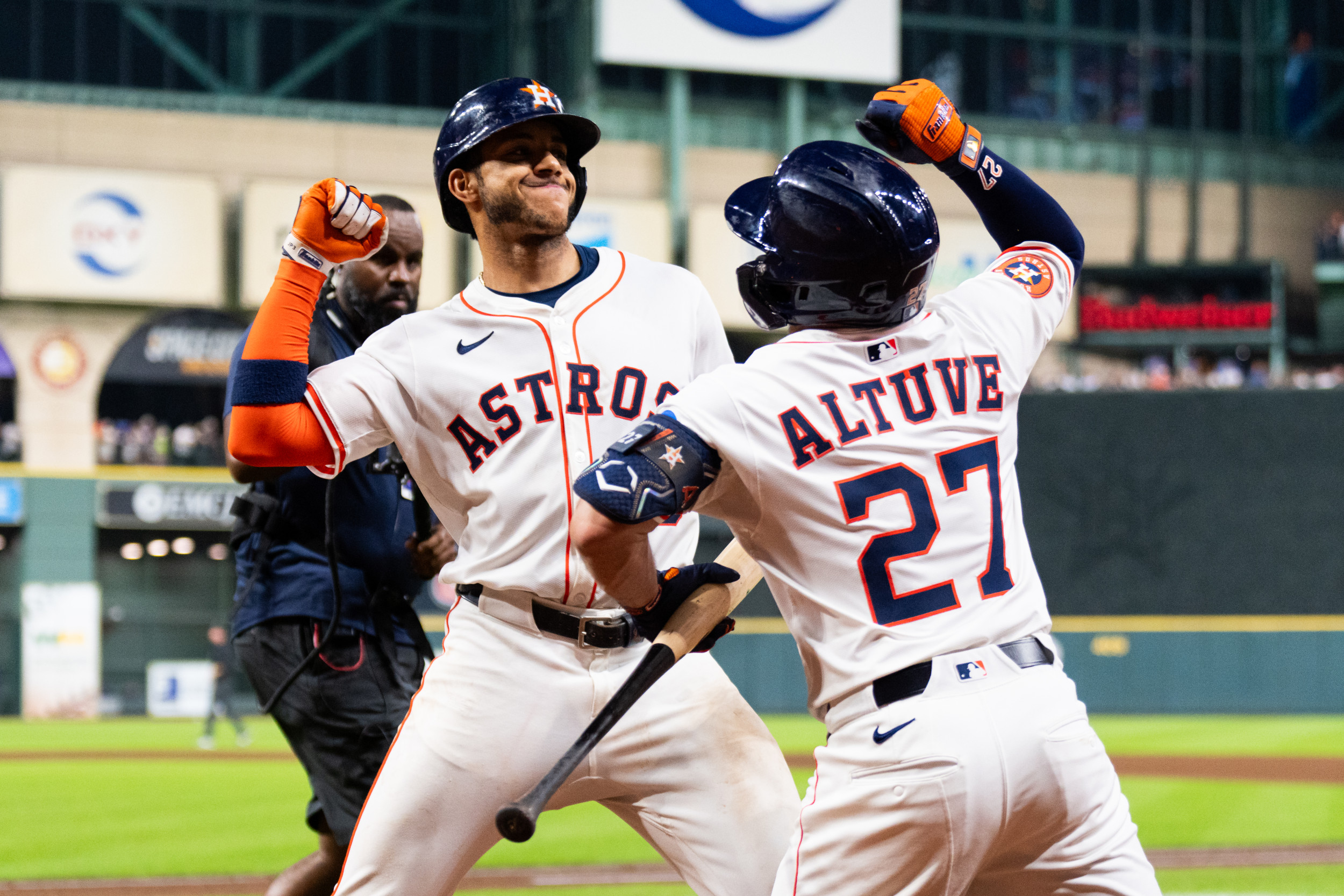 Mariners-Astros Weekend Clash Brings Monumental Playoff Implications