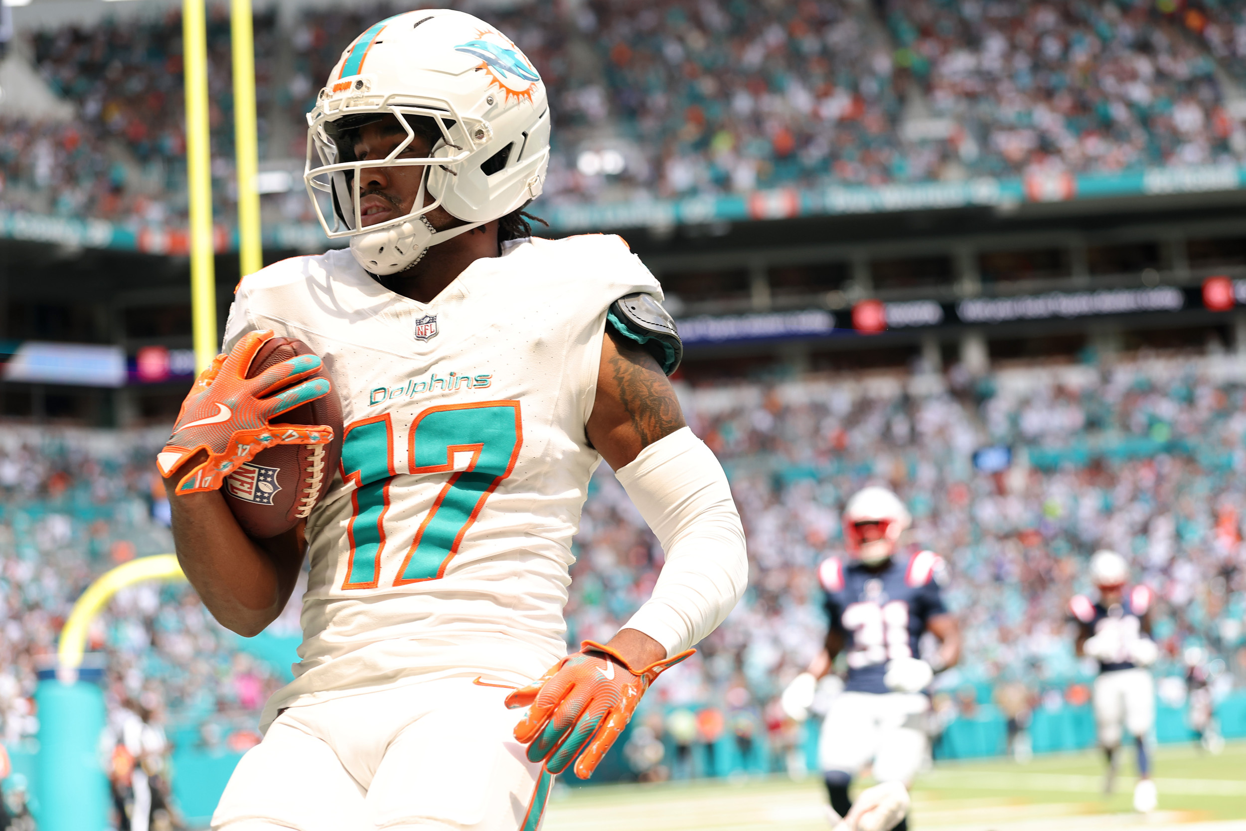 Dolphins' Receive Huge Injury Update on Star WR Jaylen Waddle