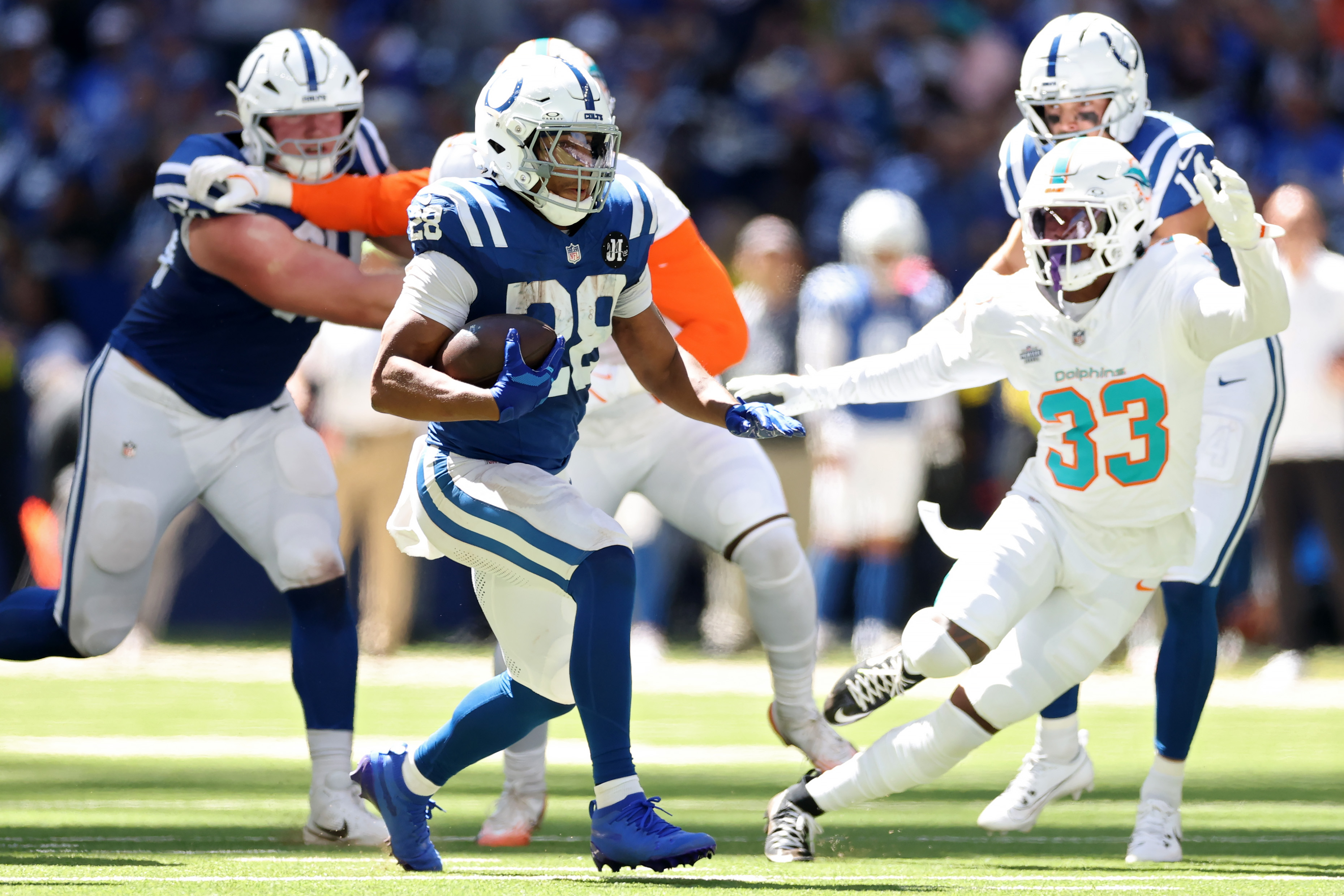 Dolphins' Jason Marshall Jr Heads to Locker Room With Significant Injury