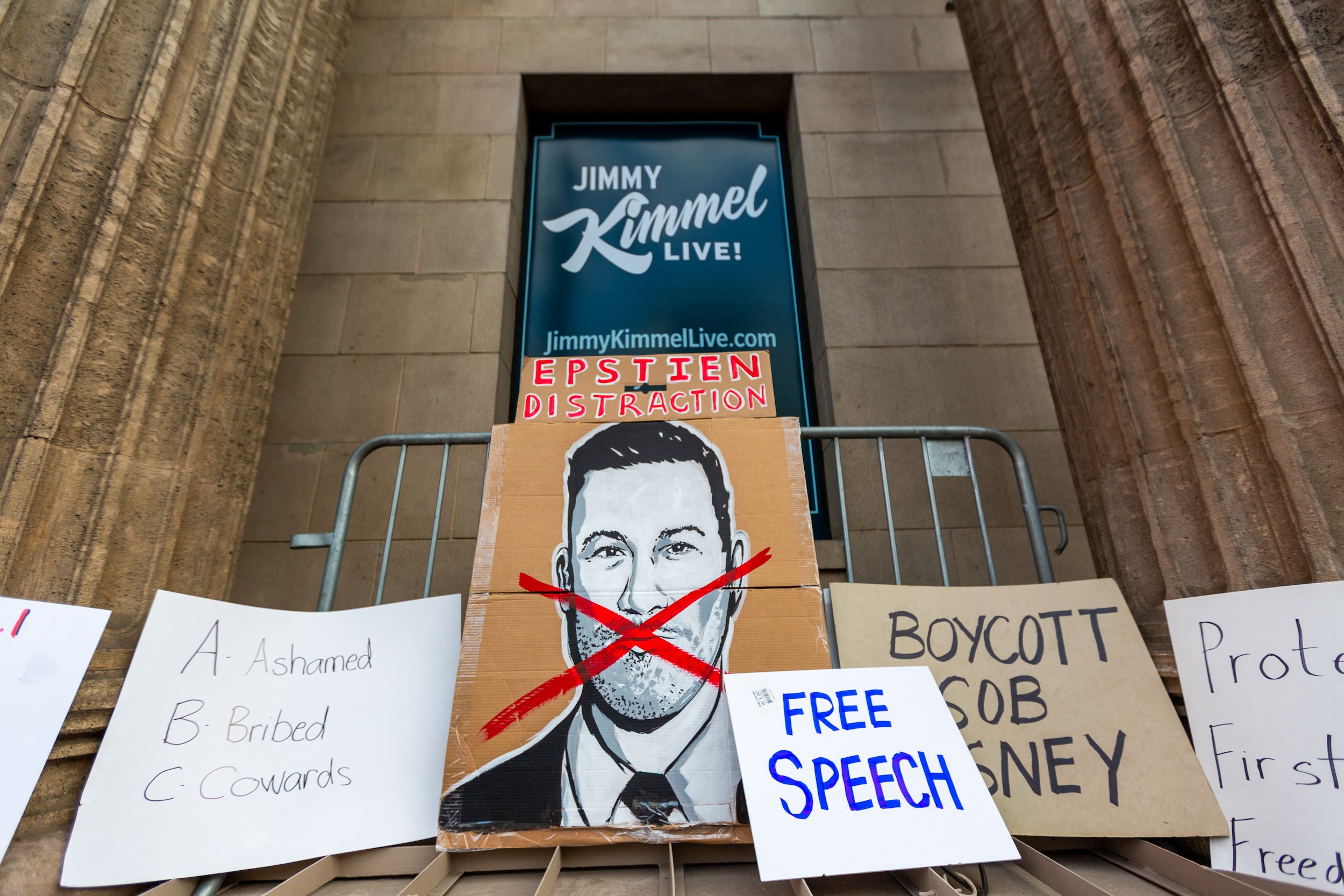 Jimmy Kimmel’s Resilient Return: Navigating Suspension, Political Pressure, and the Enduring Fight for Free Speech in Hollywood