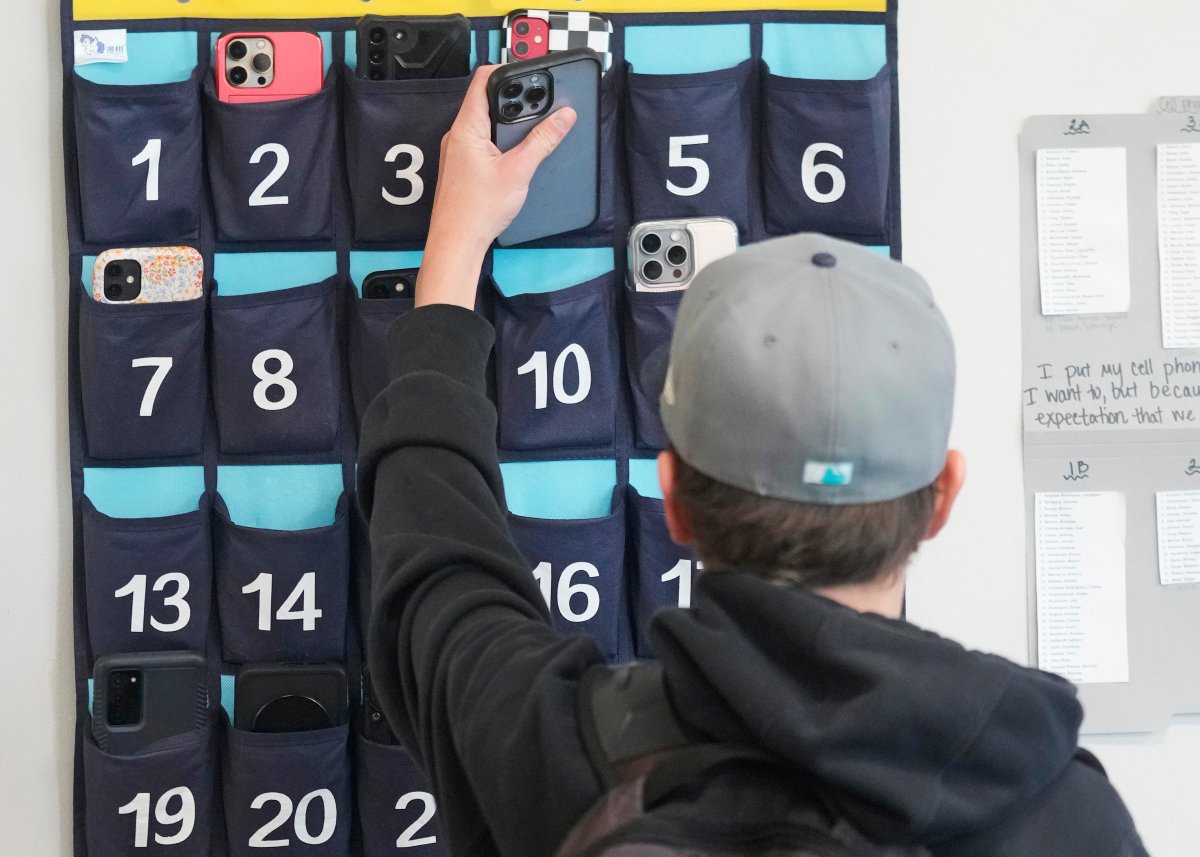 cellphones in school