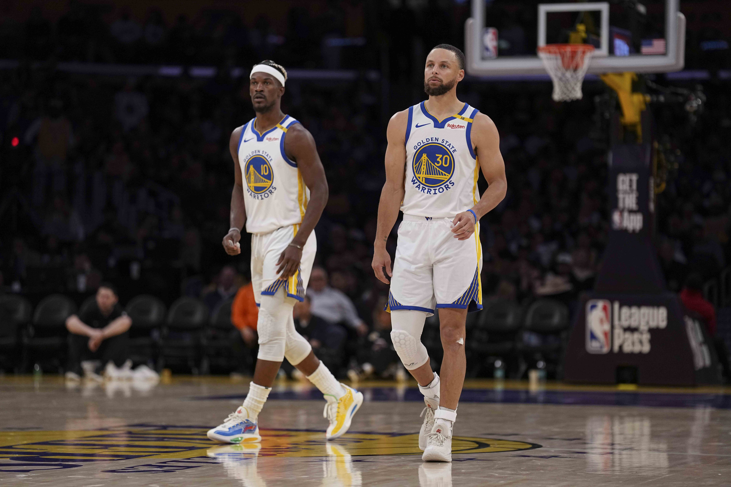 Should the Warriors Sign Jonathan Kuminga? Steph Curry Thinks So!