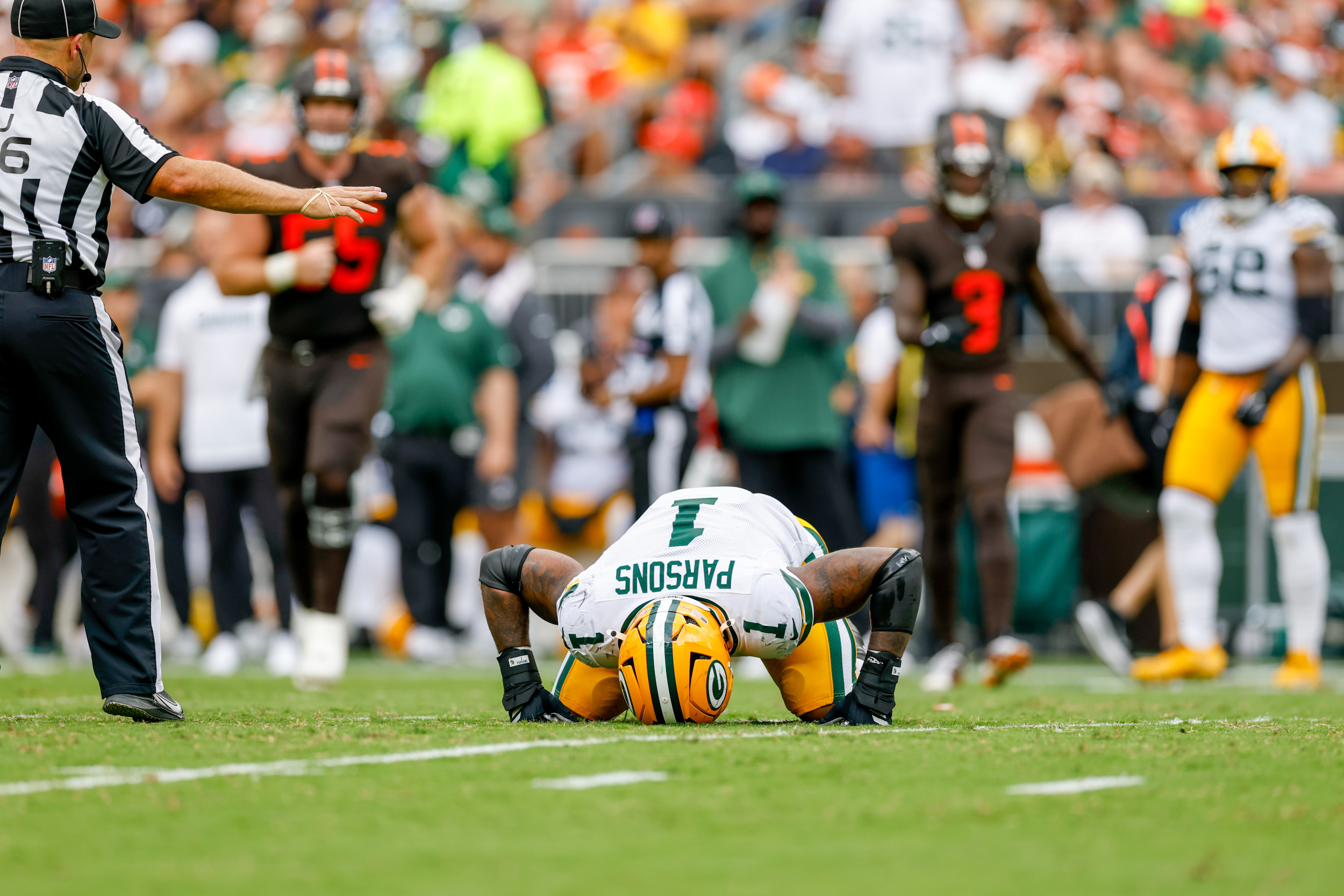 Cleveland Browns Upset Green Bay Packers 13-10 Amid Parsons' Penalties