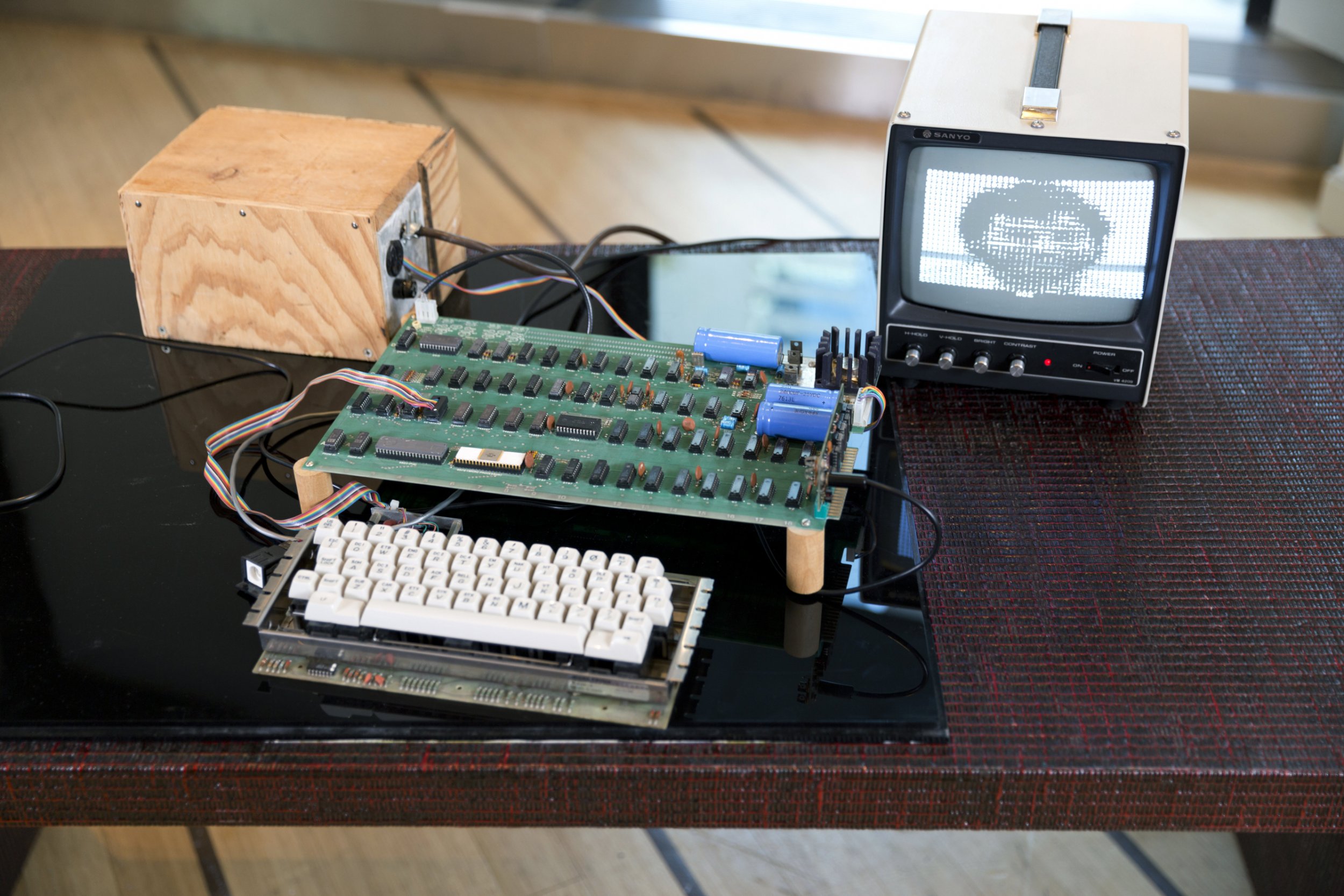 Photos: Fully functional Apple-1 computer from 1976 is up for auction