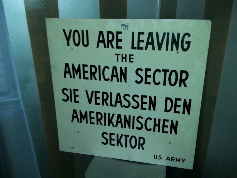 11-10-14 Berlin Wall Della Lana sign