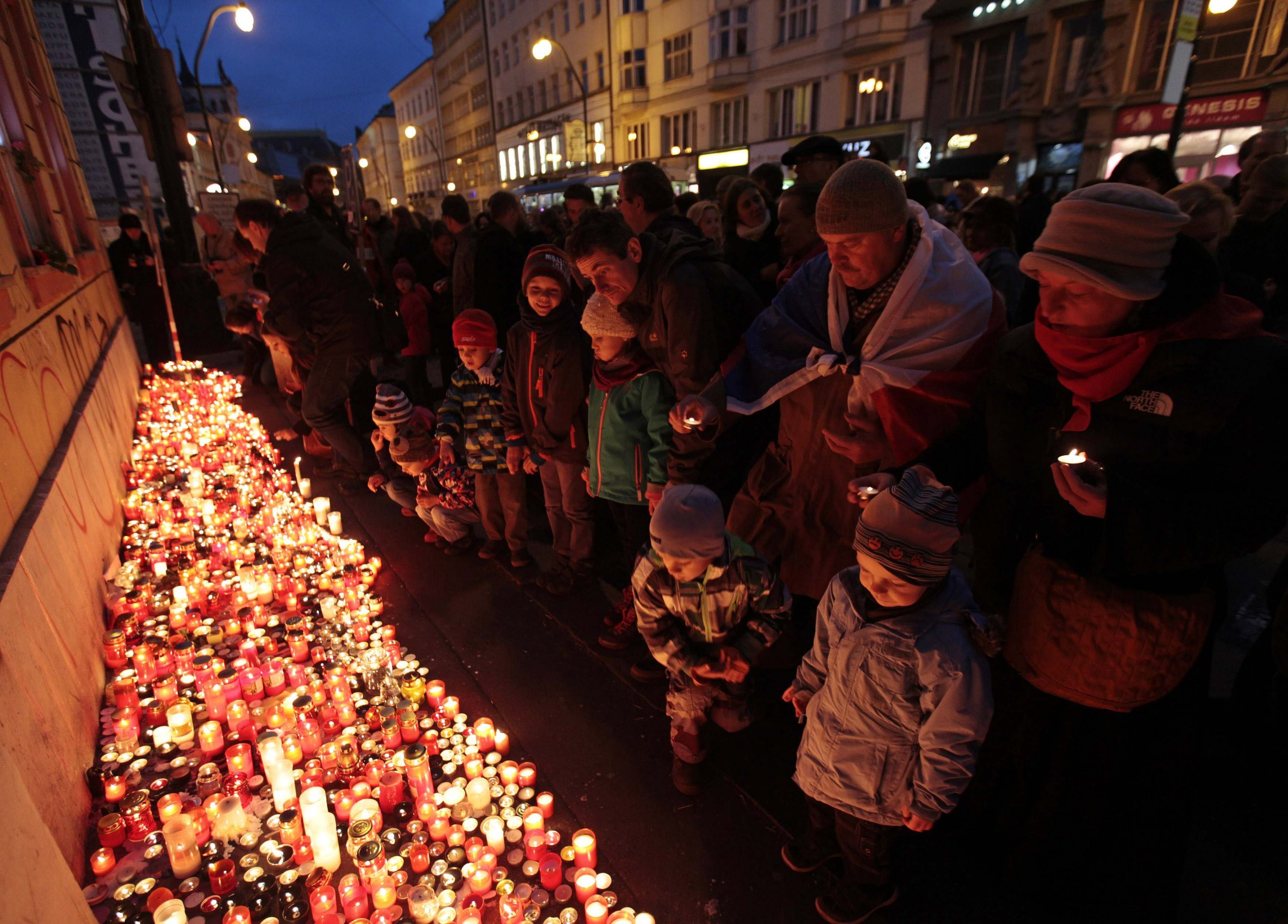 Czechs Mark 1989's Fall of Communism With Red Cards and Candles