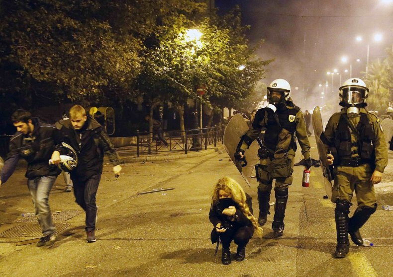 2014-11-17T183257Z_2013773869_GM1EABI06WJ01_RTRMADP_3_GREECE-PROTEST