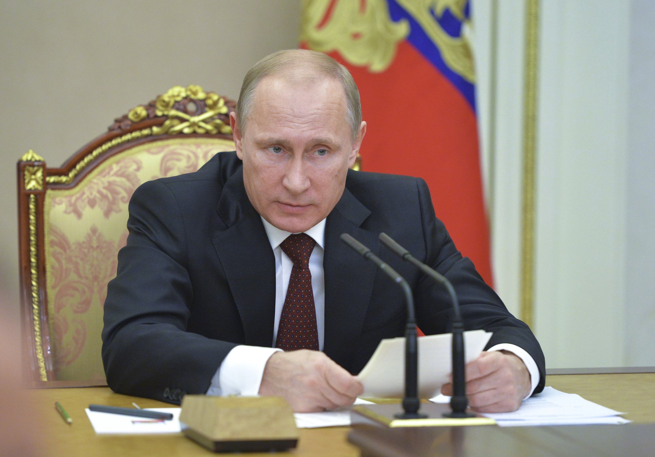 2014-11-20T153814Z_383223650_GM1EABK1TL201_RTRMADP_3_RUSSIA-POLITICS
