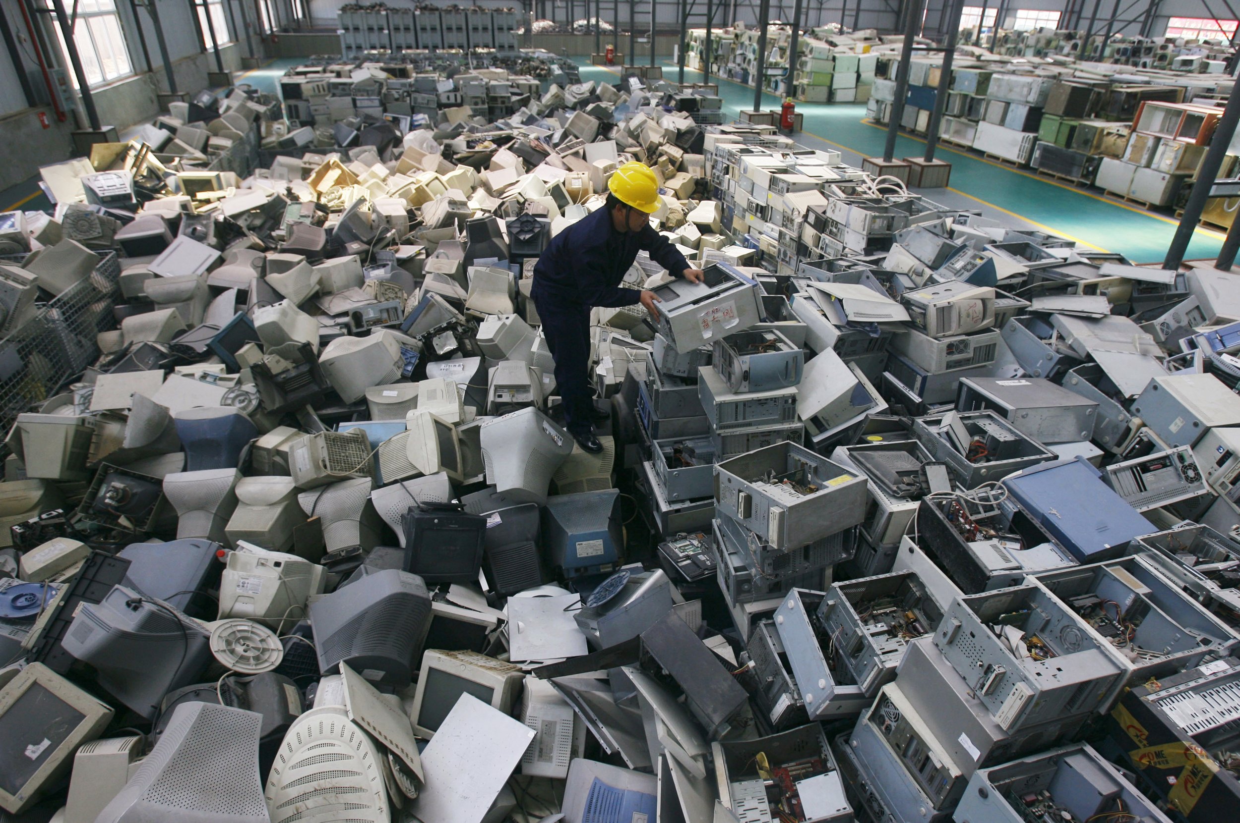 mounting-electronic-waste-poses-major-threat-to-environment-health