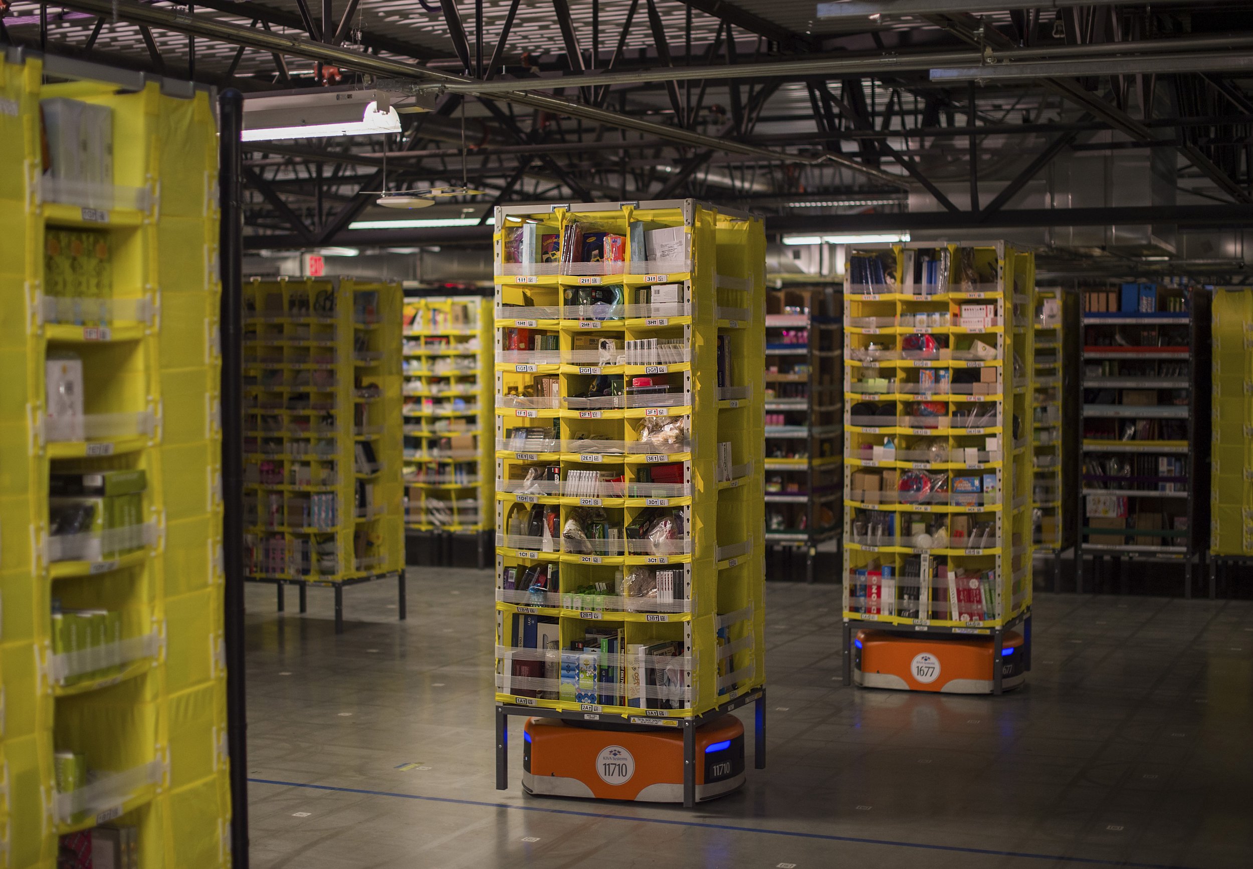 Amazon store storage robots