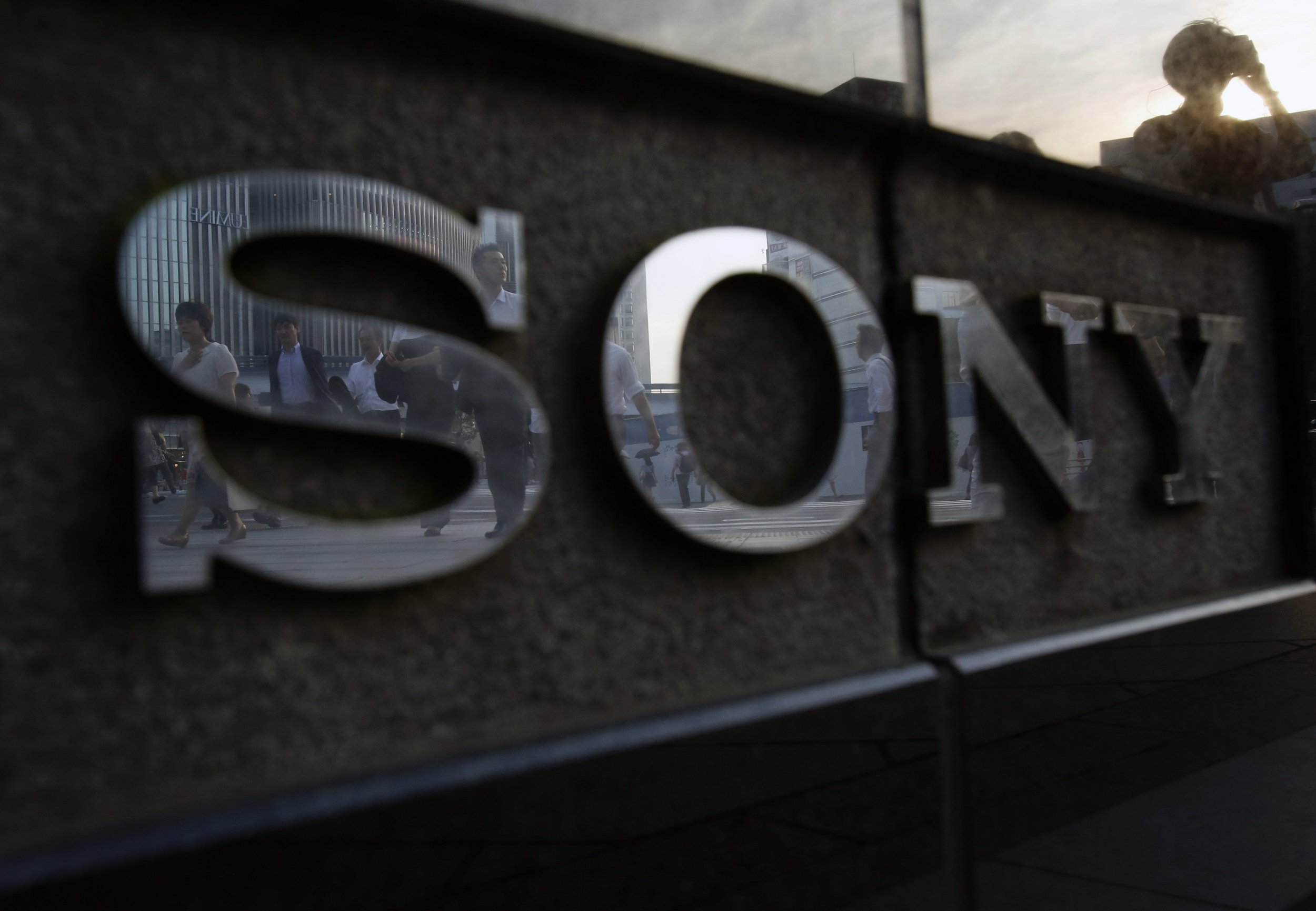 Report Hackers Threaten Families of Sony Employees, Hijack Phones