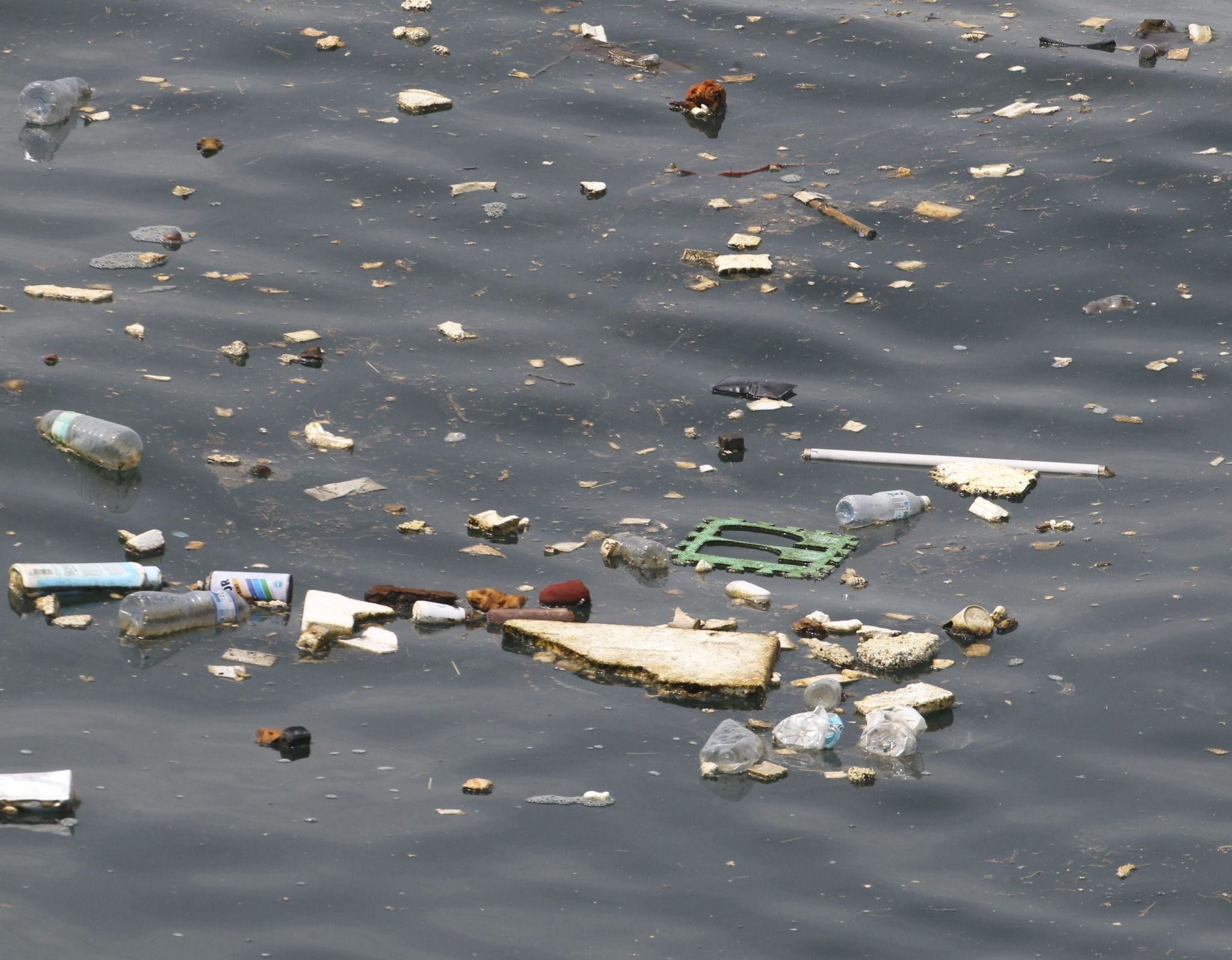 There Are 270,000 Tons of Plastic Garbage Floating Atop the World's ...