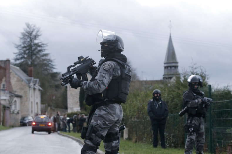 2015-01-08T171527Z_1997417692_PM1EB181E1T01_RTRMADP_3_FRANCE-SHOOTING 2015-01-08T171527Z_1997417692_PM1EB181E1T01_RTRMADP_3_FRANCE-SHOOTING