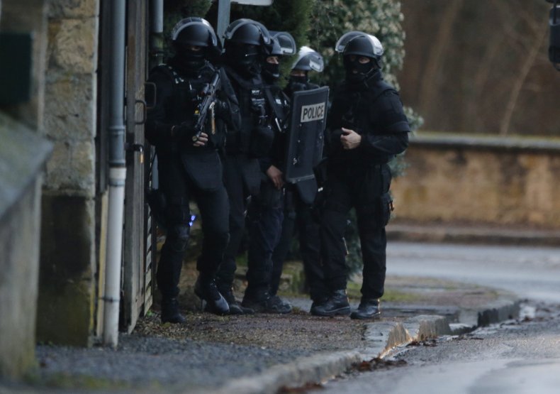 2015-01-08T180733Z_1_LYNXMPEB070TZ_RTROPTP_4_FRANCE-SHOOTING 2015-01-08T180733Z_1_LYNXMPEB070TZ_RTROPTP_4_FRANCE-SHOOTING